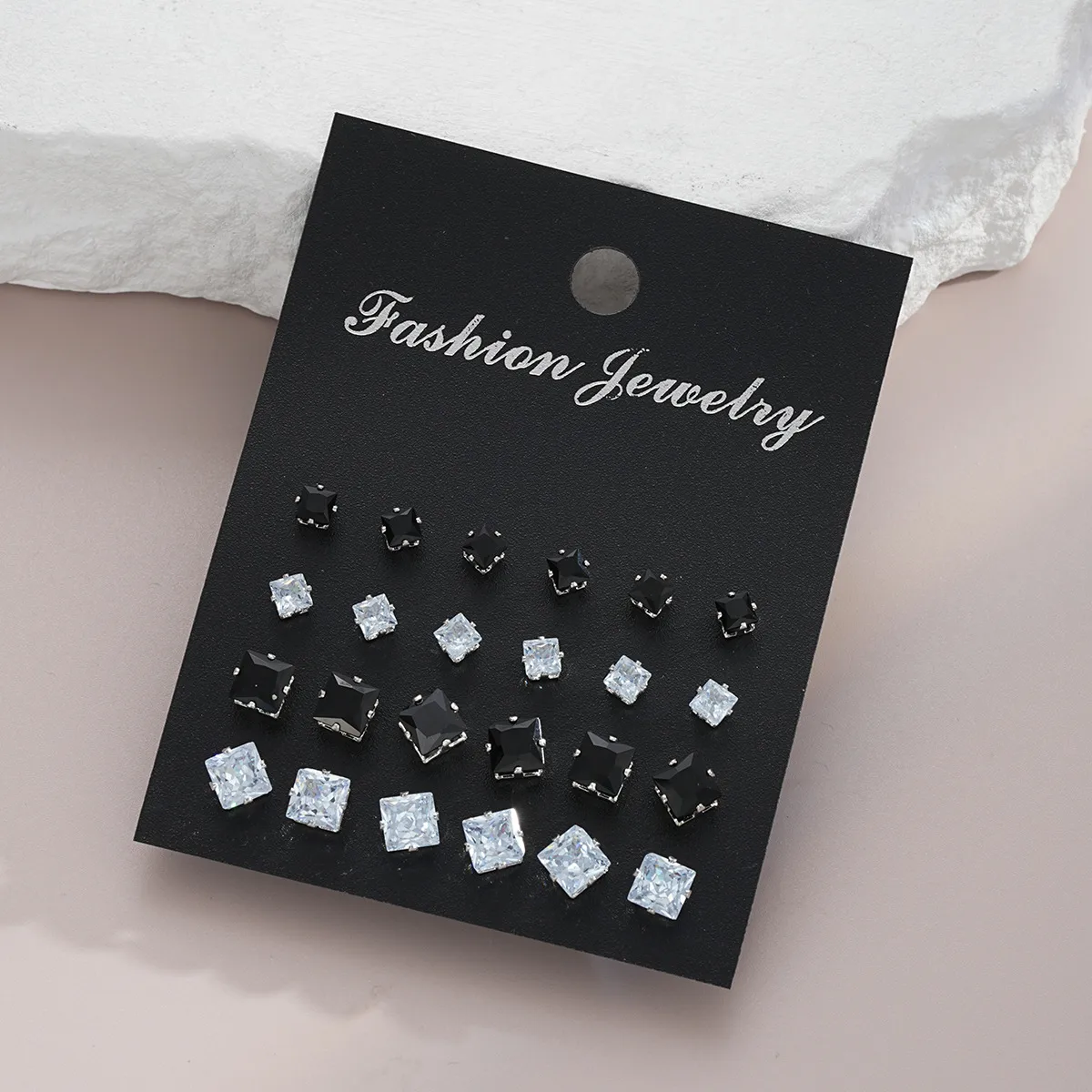 1 Set Retro Classic Style Geometric Plating Alloy Zircon Small Stud Earrings display picture 2
