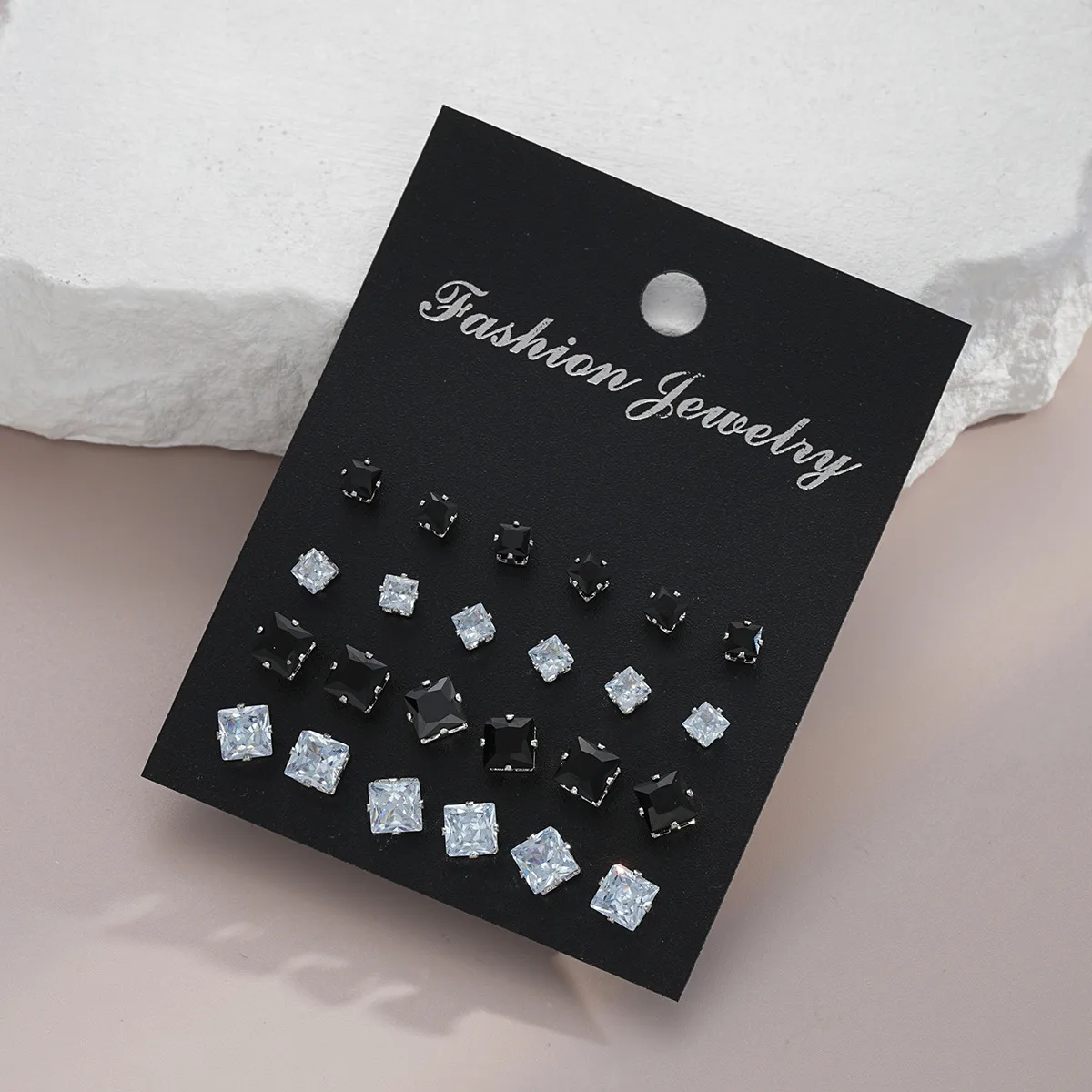 1 Set Retro Classic Style Geometric Plating Alloy Zircon Small Stud Earrings display picture 3