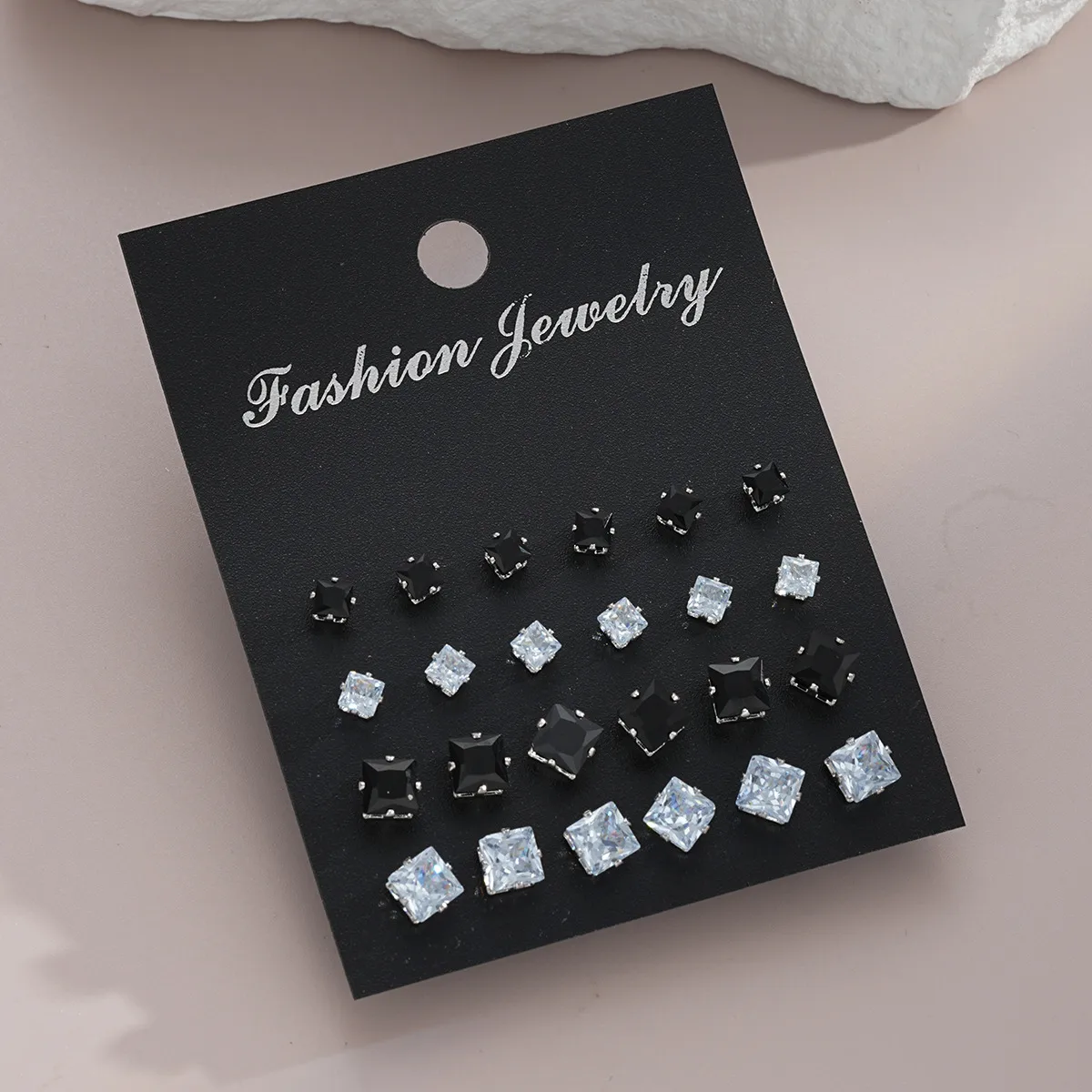 1 Set Retro Classic Style Geometric Plating Alloy Zircon Small Stud Earrings display picture 4