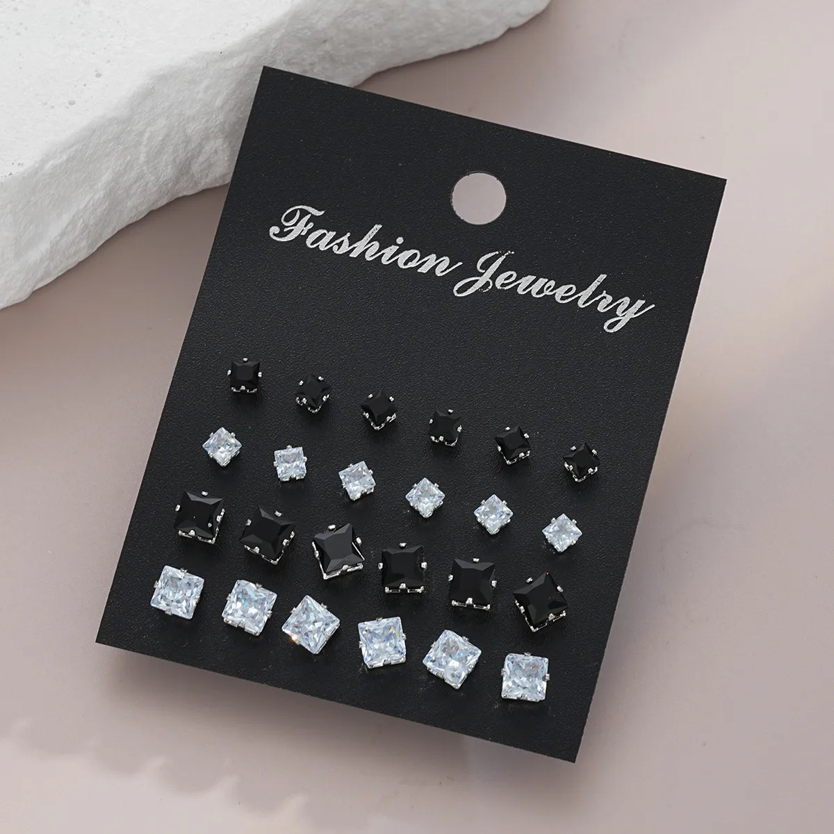 1 Set Retro Classic Style Geometric Plating Alloy Zircon Small Stud Earrings display picture 5
