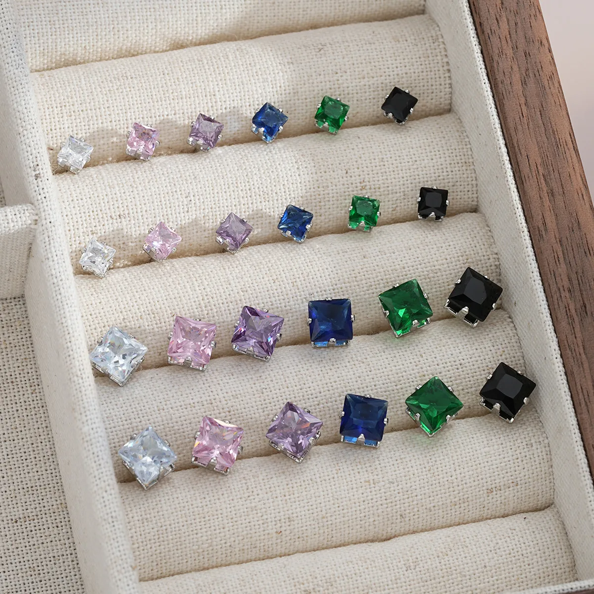 1 Set Retro Classic Style Geometric Plating Alloy Zircon Small Stud Earrings display picture 15