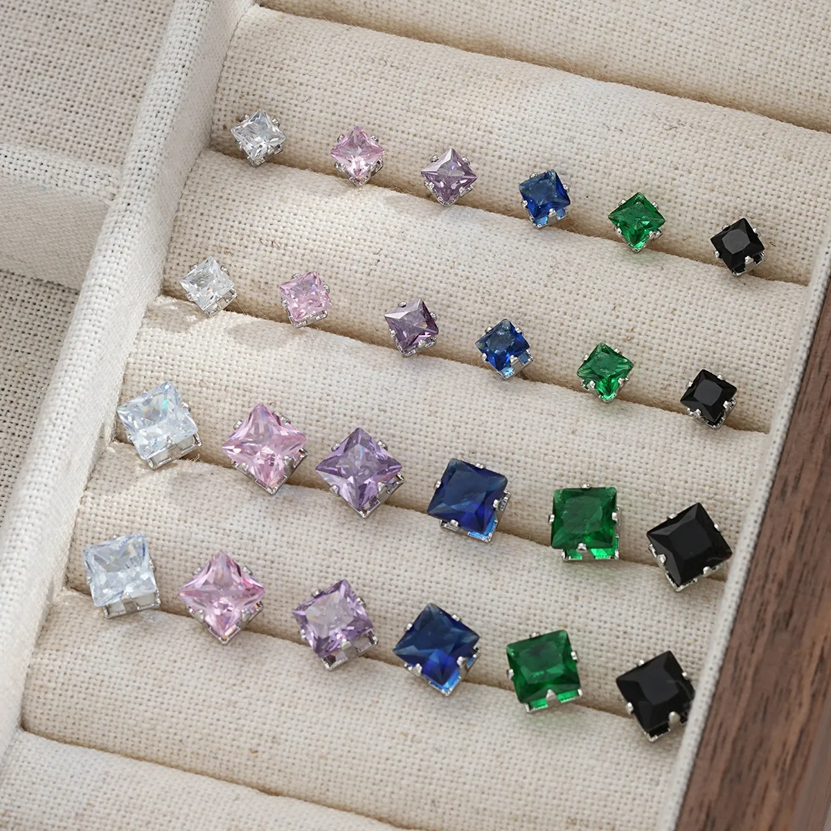 1 Set Retro Classic Style Geometric Plating Alloy Zircon Small Stud Earrings display picture 16
