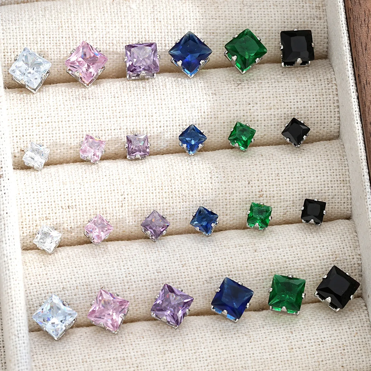 1 Set Retro Classic Style Geometric Plating Alloy Zircon Small Stud Earrings display picture 17