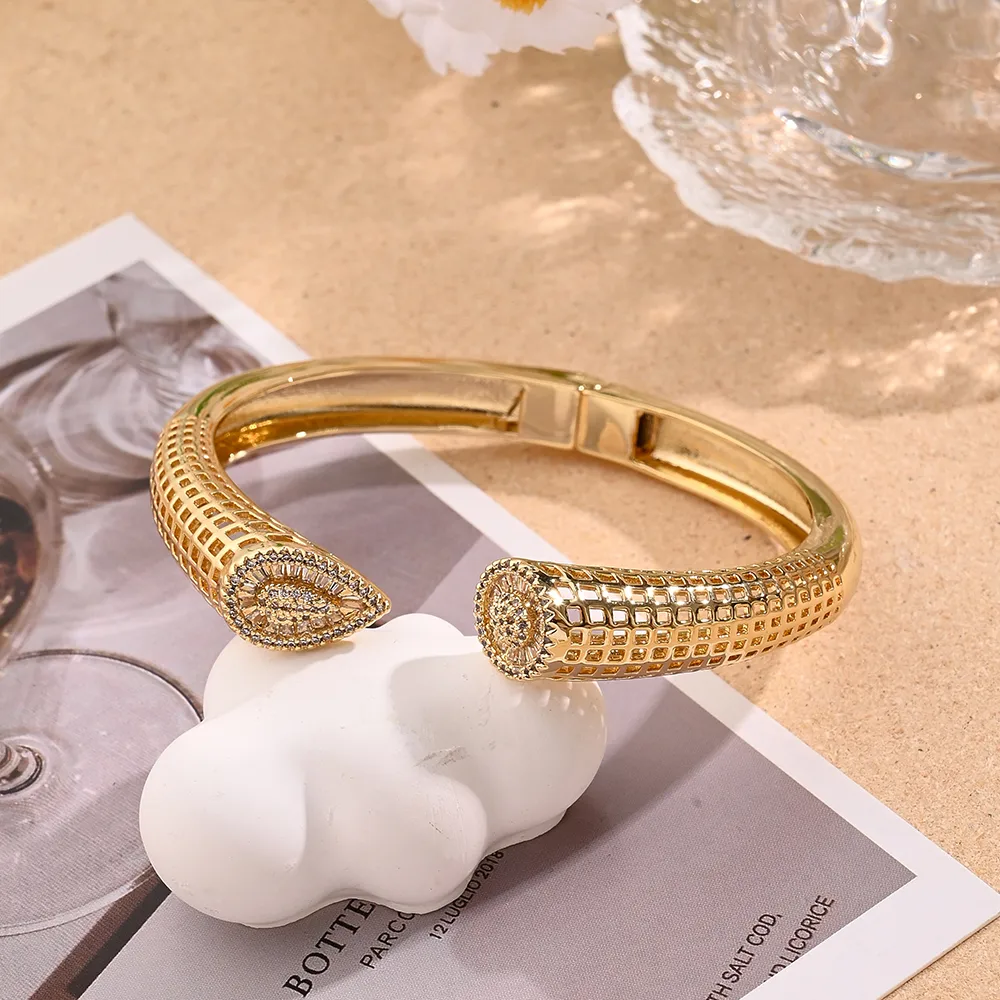 Casual Vacation Modern Style Round Water Droplets Copper Handmade Polishing Inlay Zircon 18K Gold Plated White Gold Plated Women's Bangle display picture 5