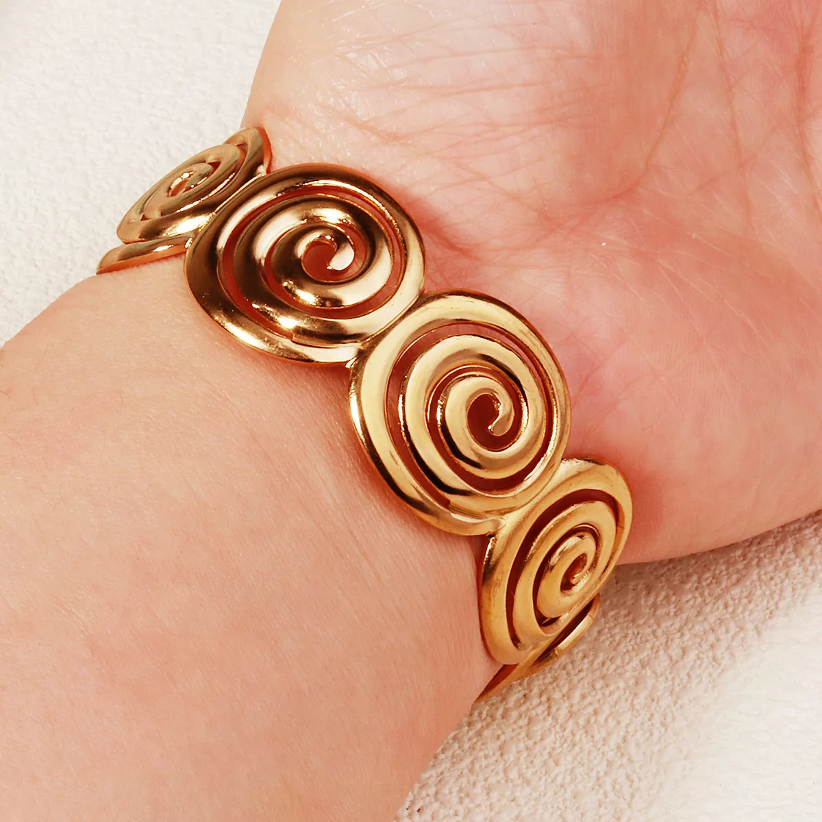 Vacation Starfish Conch Shell 304 Stainless Steel 18K Gold Plated Women's Bangle display picture 7