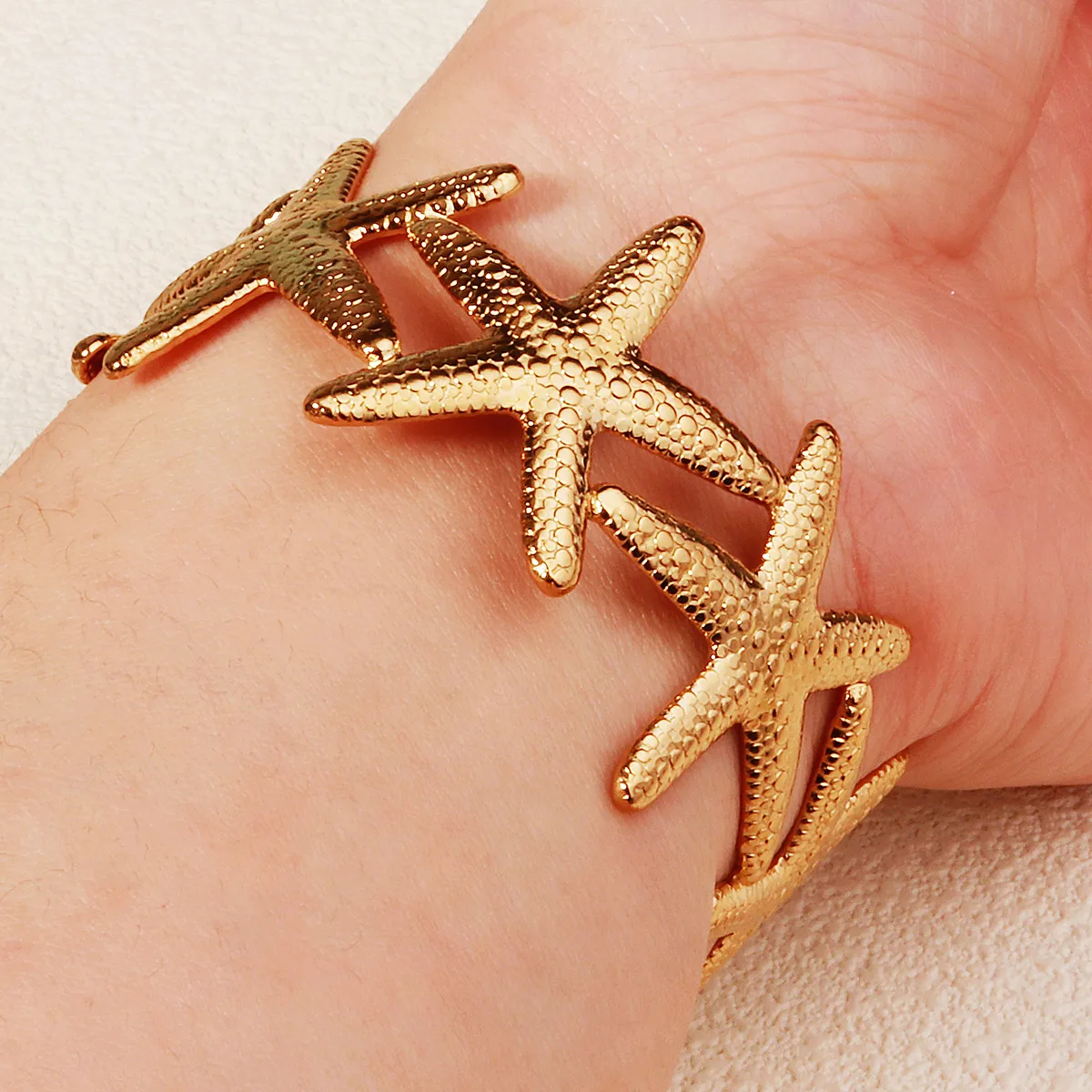 Vacation Starfish Conch Shell 304 Stainless Steel 18K Gold Plated Women's Bangle display picture 10