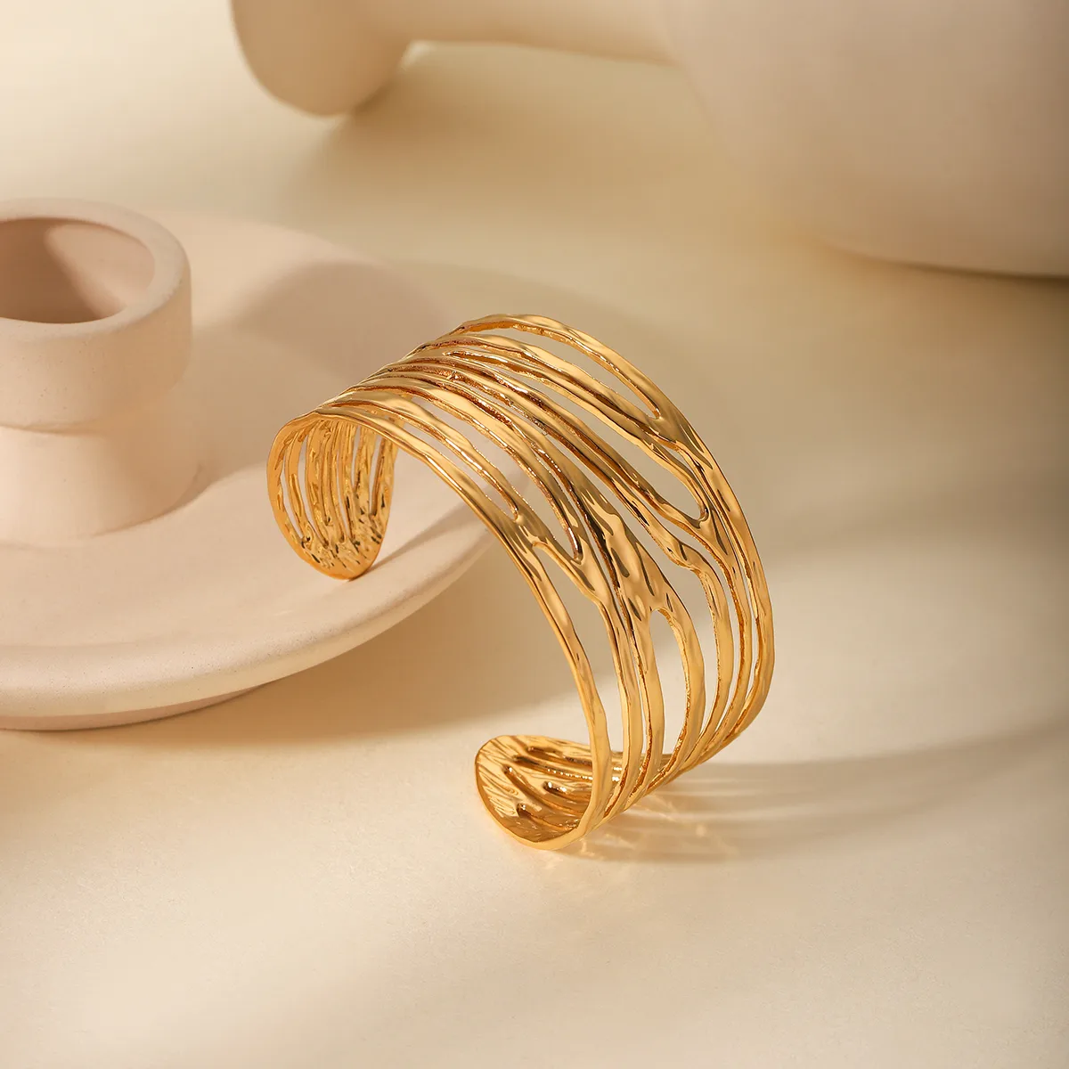 IG Style Simple Style Commute C Shape 304 Stainless Steel Titanium Steel 18K Gold Plated Women's Bangle display picture 2
