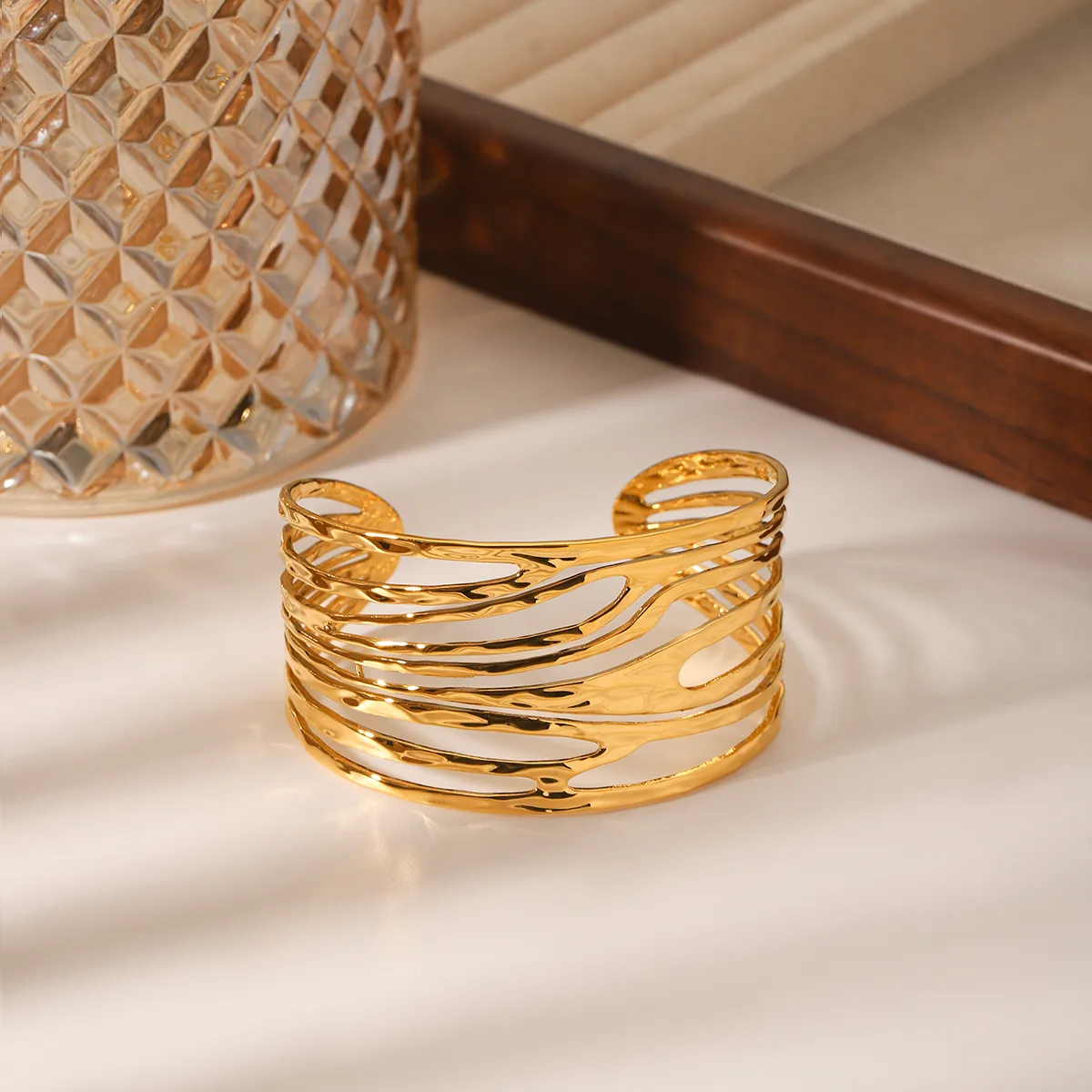 IG Style Simple Style Commute C Shape 304 Stainless Steel Titanium Steel 18K Gold Plated Women's Bangle display picture 3