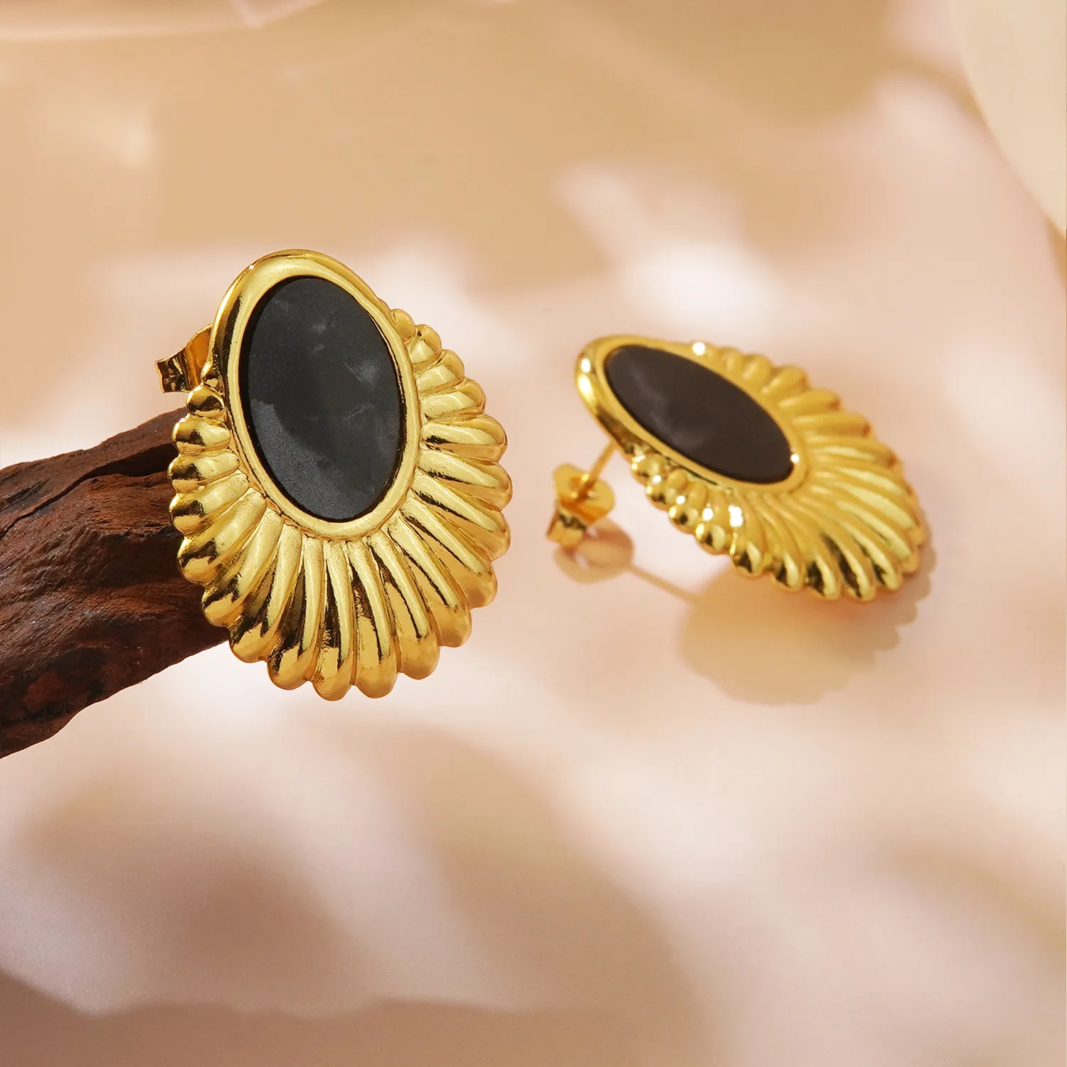 1 Pair Elegant Retro Geometric Sector Plating 304 Stainless Steel Imitation Gold  Ear Studs display picture 3