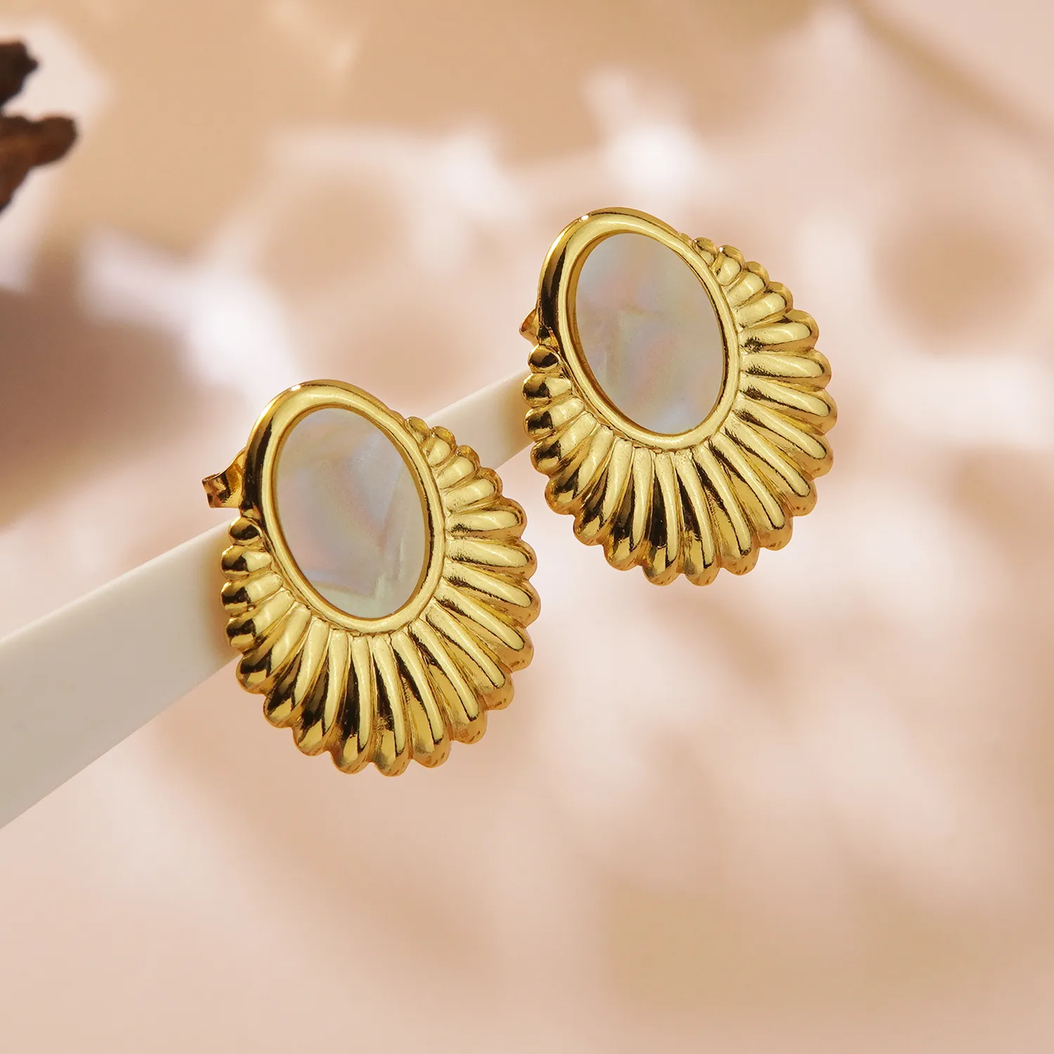 1 Pair Elegant Retro Geometric Sector Plating 304 Stainless Steel Imitation Gold  Ear Studs display picture 5