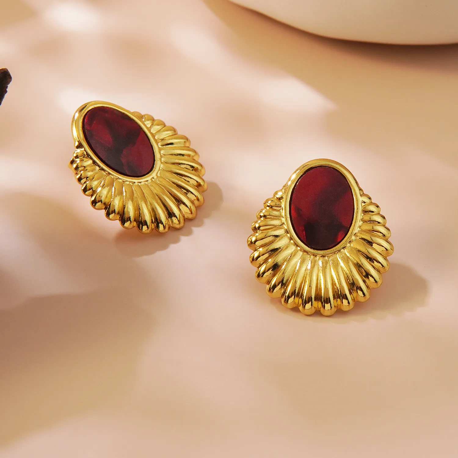 1 Pair Elegant Retro Geometric Sector Plating 304 Stainless Steel Imitation Gold  Ear Studs display picture 8