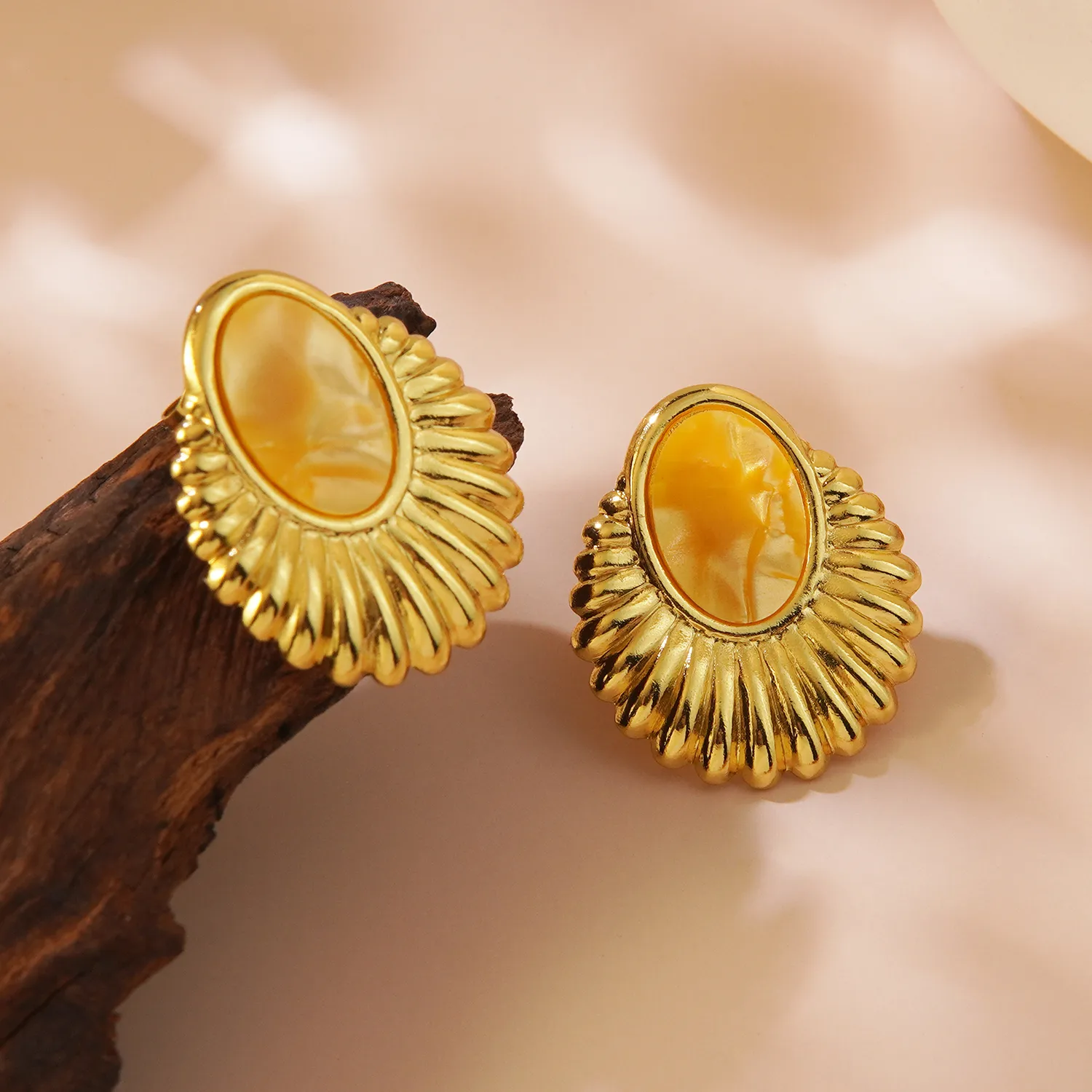 1 Pair Elegant Retro Geometric Sector Plating 304 Stainless Steel Imitation Gold  Ear Studs display picture 6