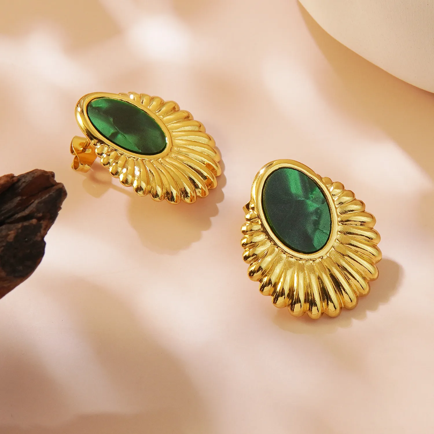 1 Pair Elegant Retro Geometric Sector Plating 304 Stainless Steel Imitation Gold  Ear Studs display picture 7