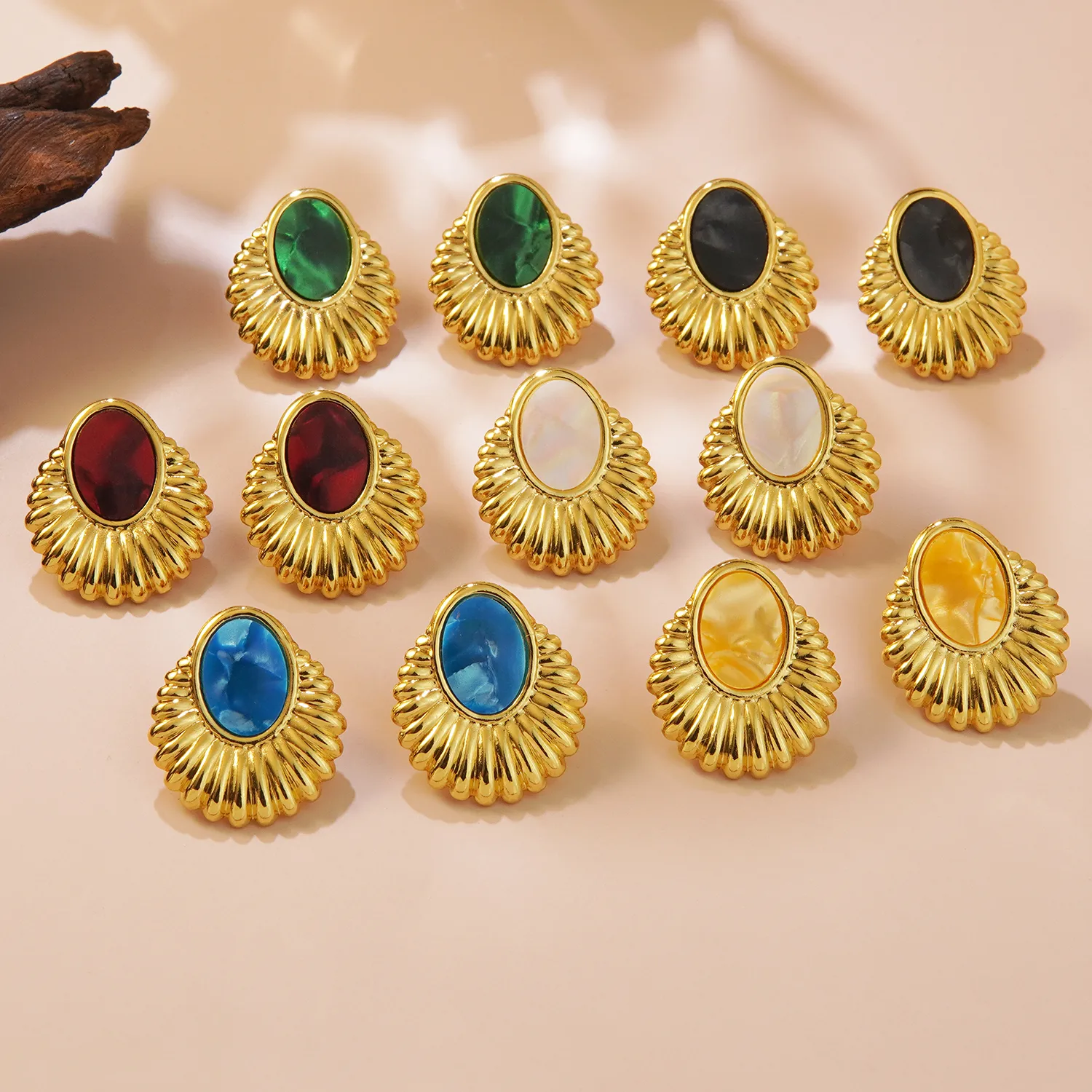 1 Pair Elegant Retro Geometric Sector Plating 304 Stainless Steel Imitation Gold  Ear Studs display picture 2