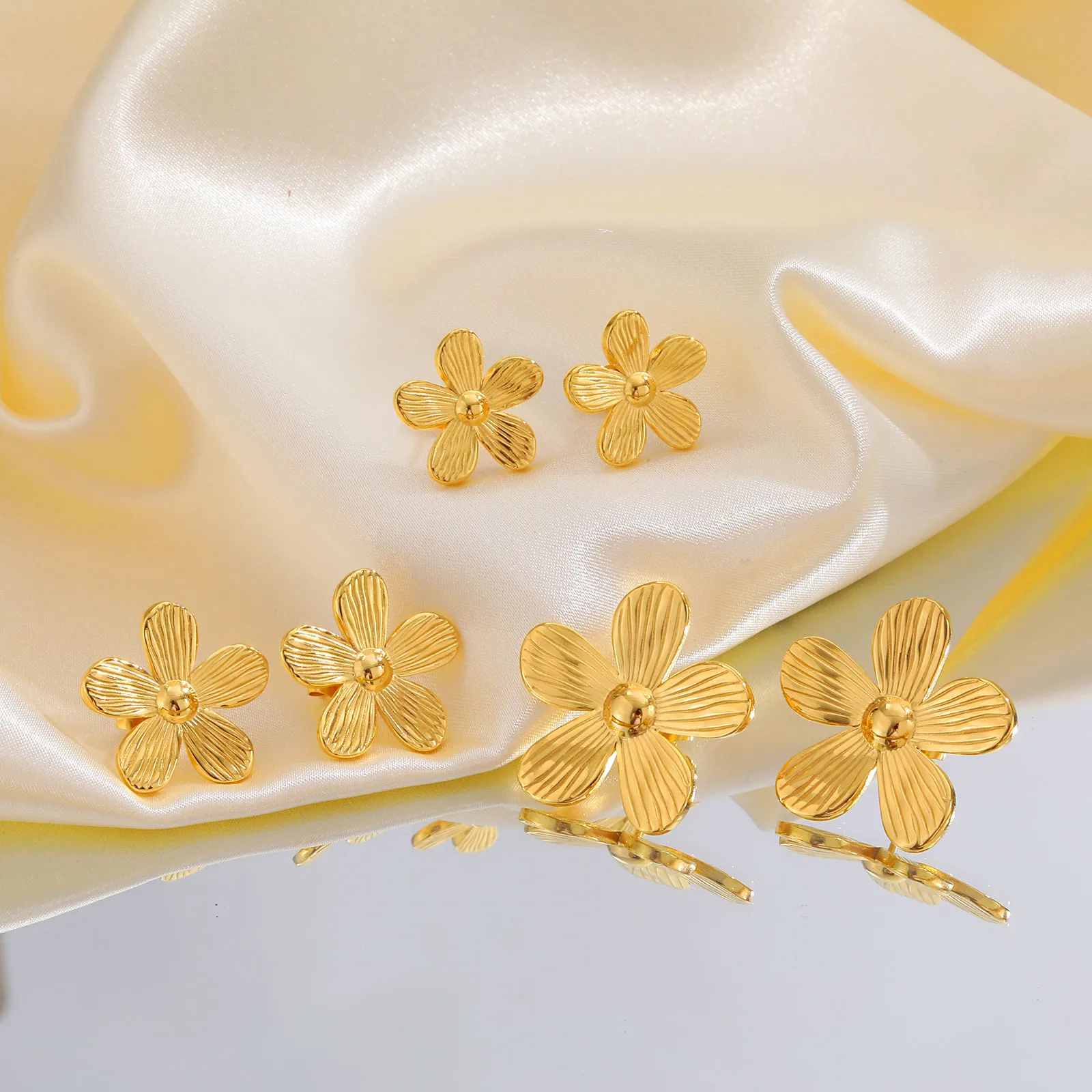 French Style Flower Plating 304 Stainless Steel 18K Gold Plated Butterfly Backs Ear Studs display picture 7
