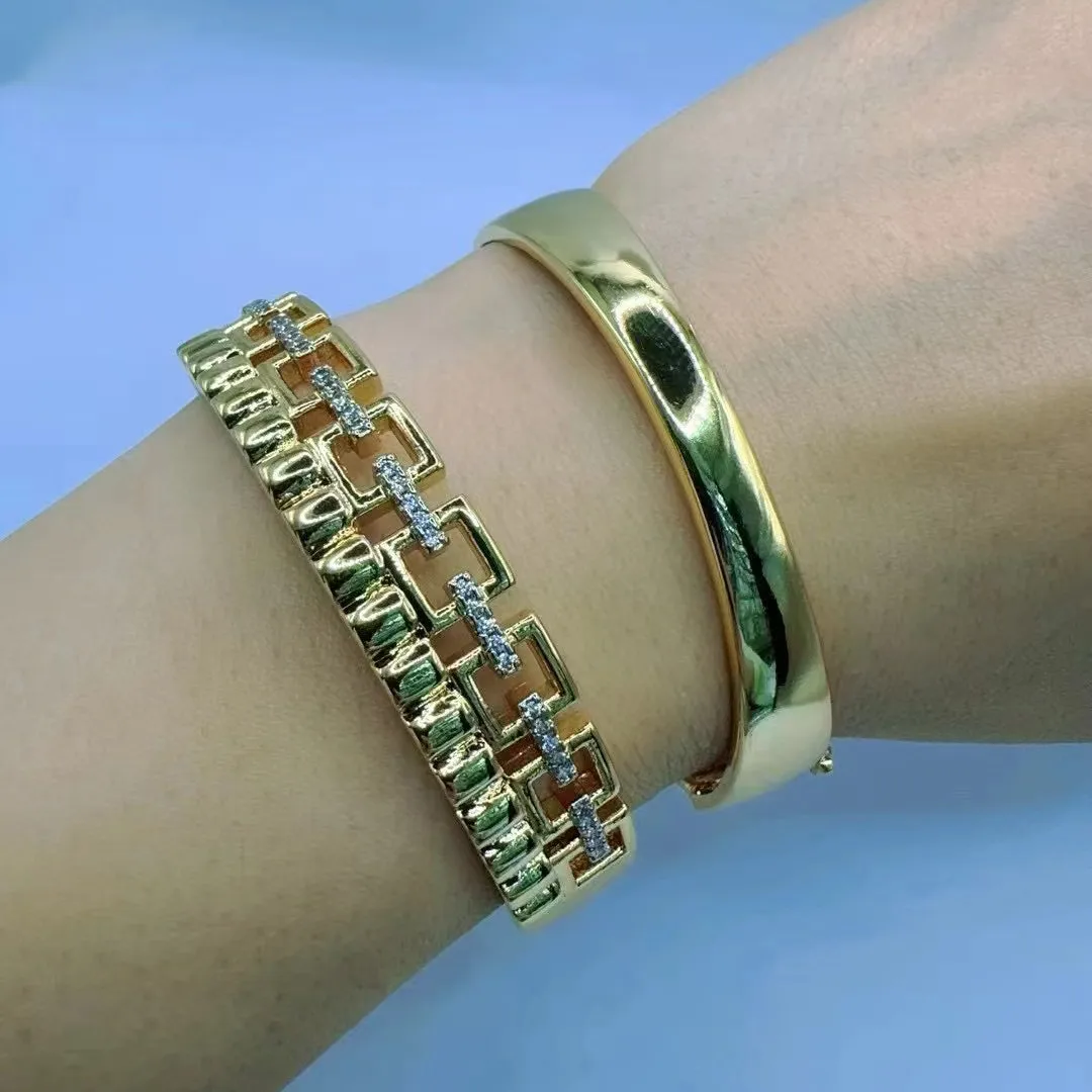 Basic Vintage Style Classic Style Solid Color Copper Plating Zircon 18K Gold Plated Women's Bangle display picture 3