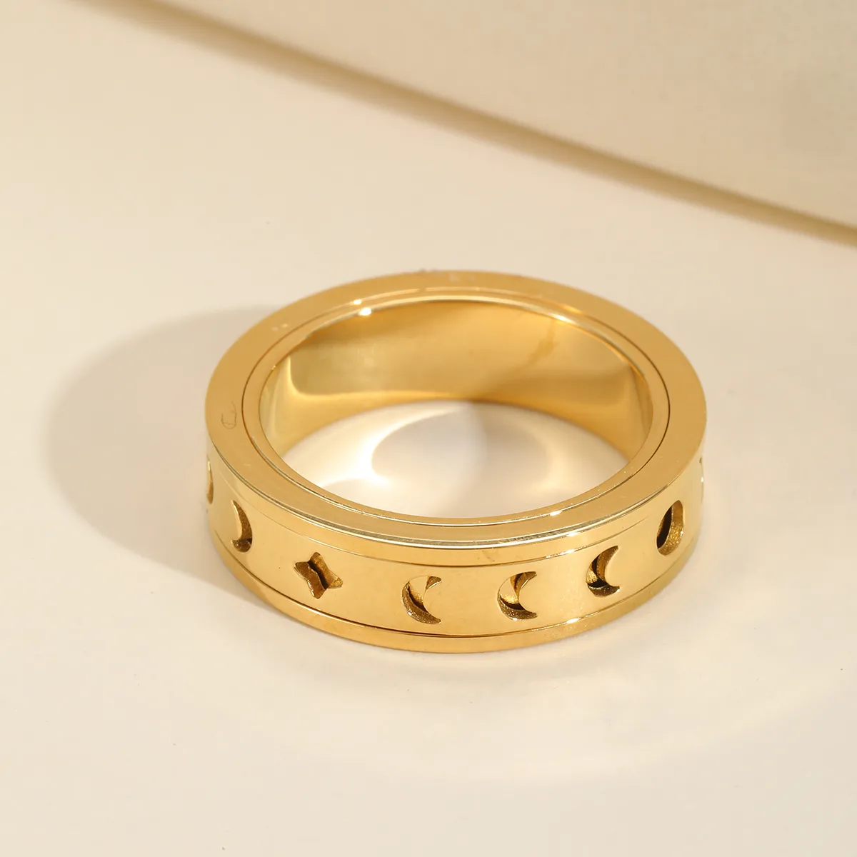 Cute Basic Simple Style Irregular Geometric Flower 304 Stainless Steel Inlay Zircon 18K Gold Plated Women's Rings display picture 2