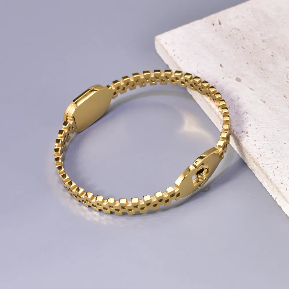 Classic Style Solid Color 304 Stainless Steel Titanium Steel Rhinestones 18K Gold Plated Women's Wide Bracelet display picture 5