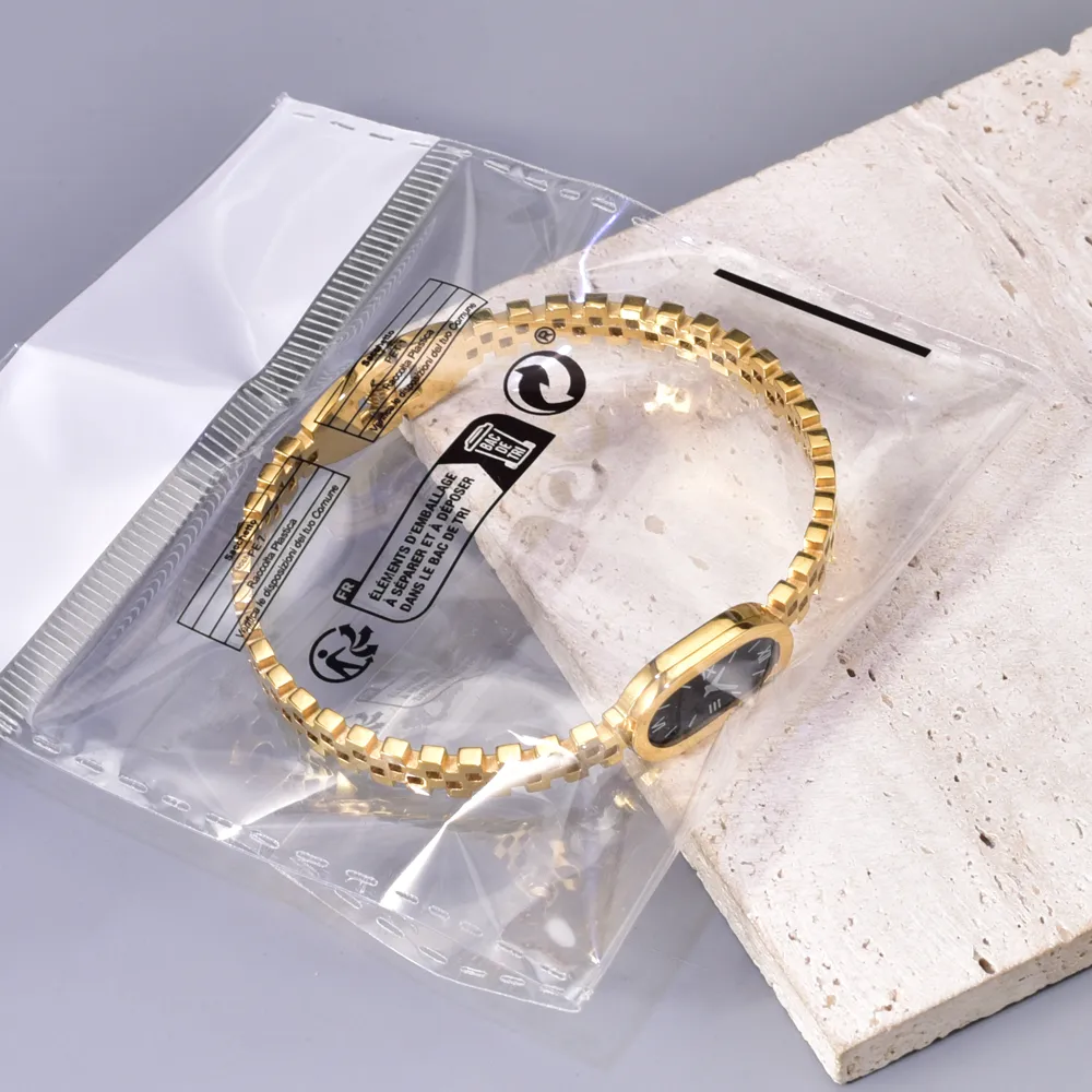Classic Style Solid Color 304 Stainless Steel Titanium Steel Rhinestones 18K Gold Plated Women's Wide Bracelet display picture 6