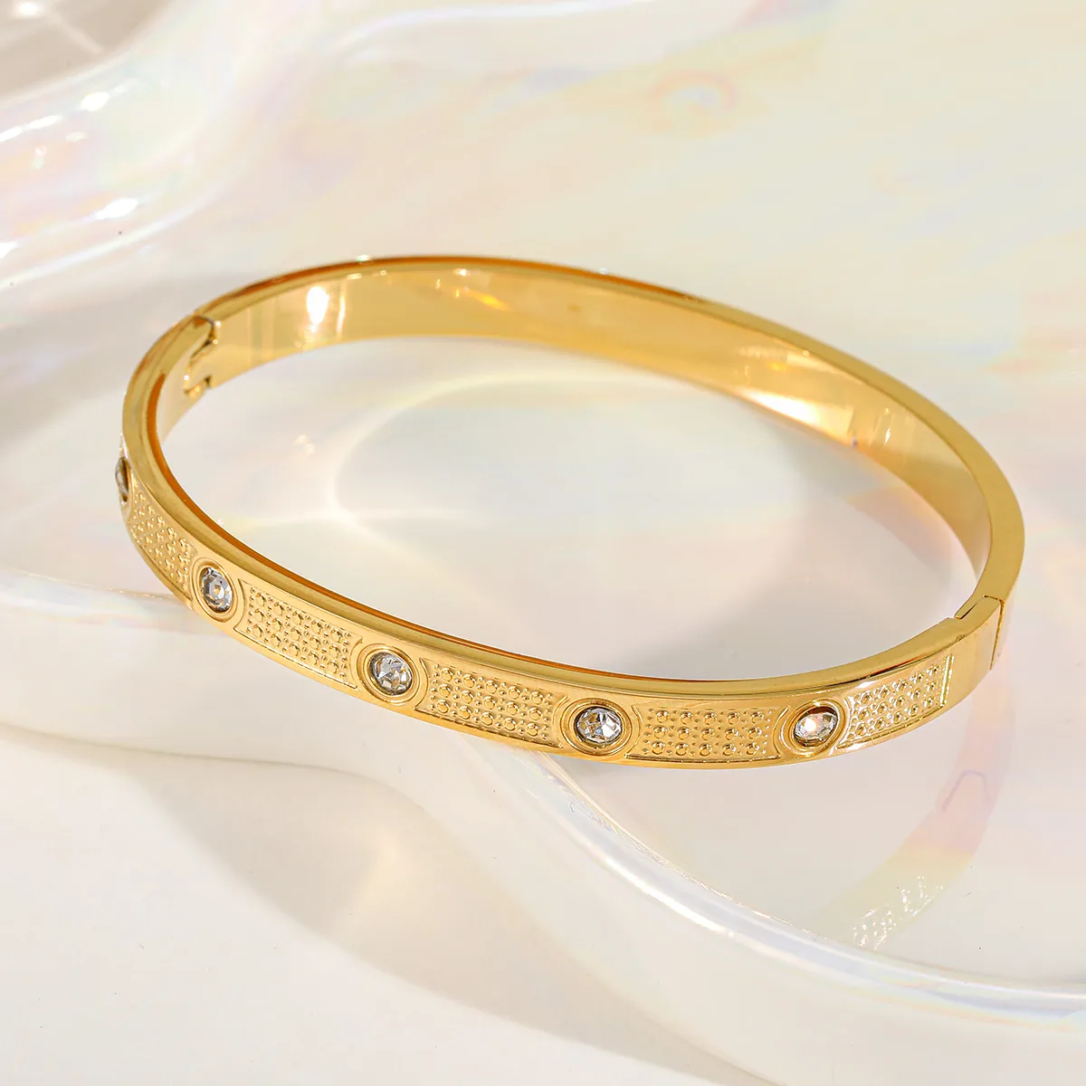 Elegant Artistic Solid Color 316 Stainless Steel  Plating Inlay Zircon 18K Gold Plated Women's Bangle display picture 3
