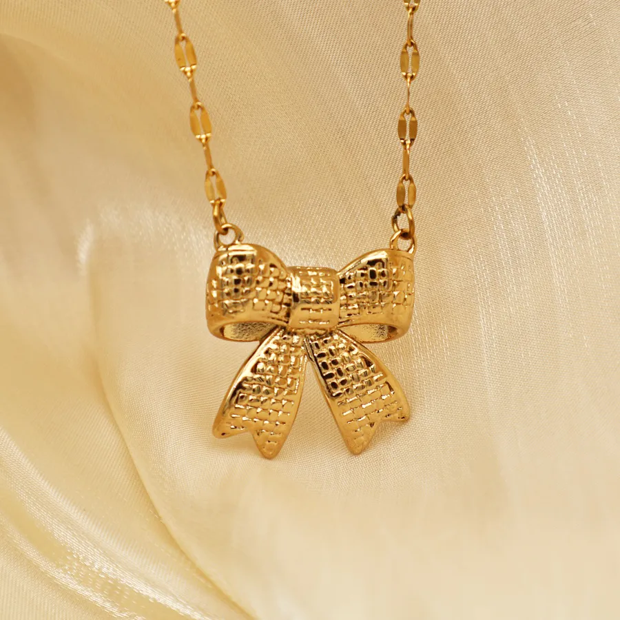 Retro Classic Style Heart Shape Bow Knot 304 Stainless Steel Plating Zircon 18K Gold Plated Unisex Pendant Necklace display picture 9