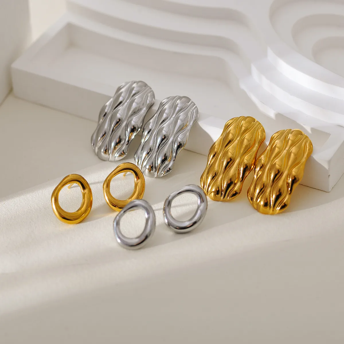 1 Pair Elegant Glam Solid Color 304 Stainless Steel Ear Studs display picture 3