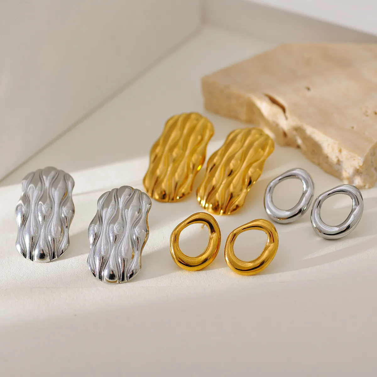 1 Pair Elegant Glam Solid Color 304 Stainless Steel Ear Studs display picture 5
