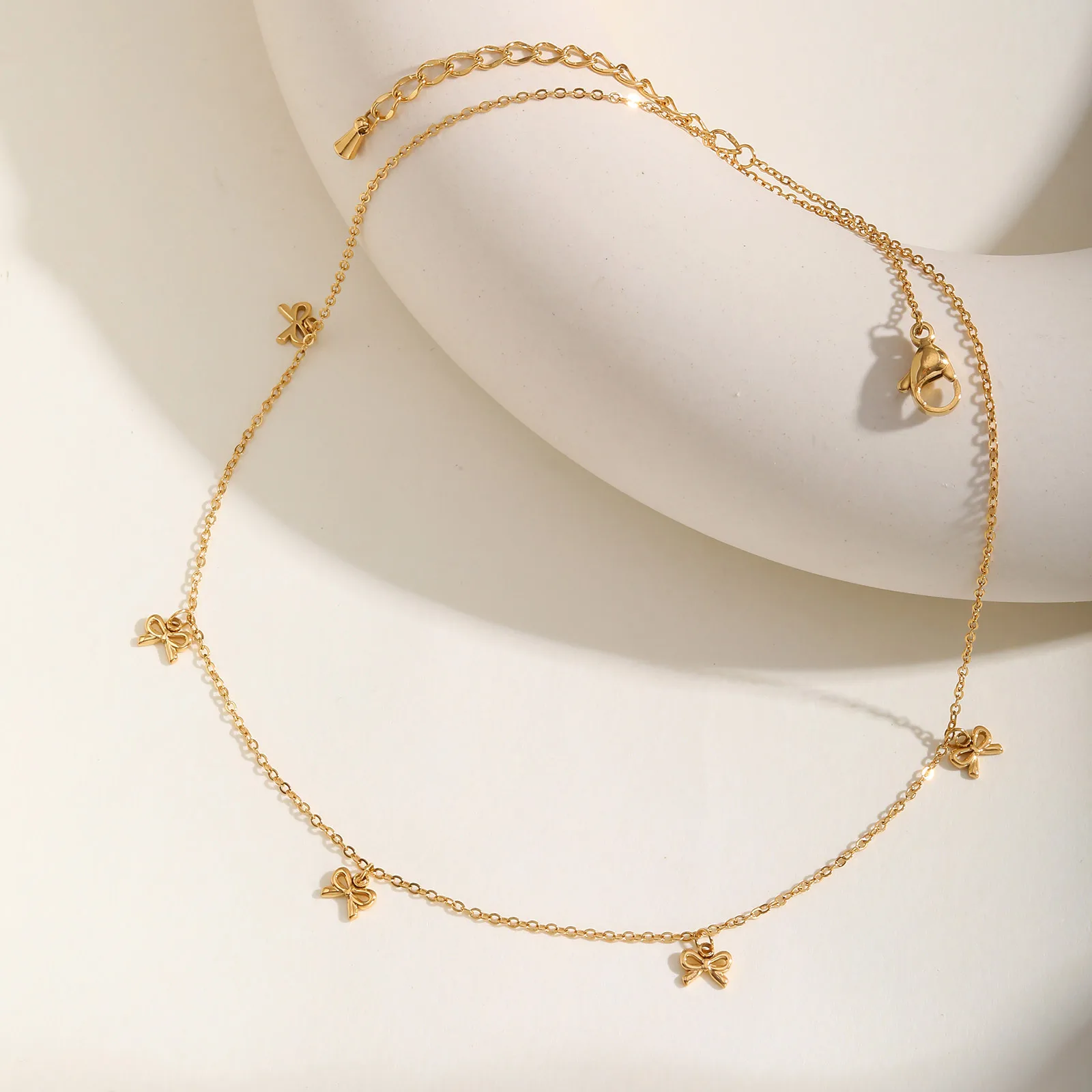 Simple Style Classic Style Solid Color 304 Stainless Steel 18K Gold Plated Women's Pendant Necklace display picture 5