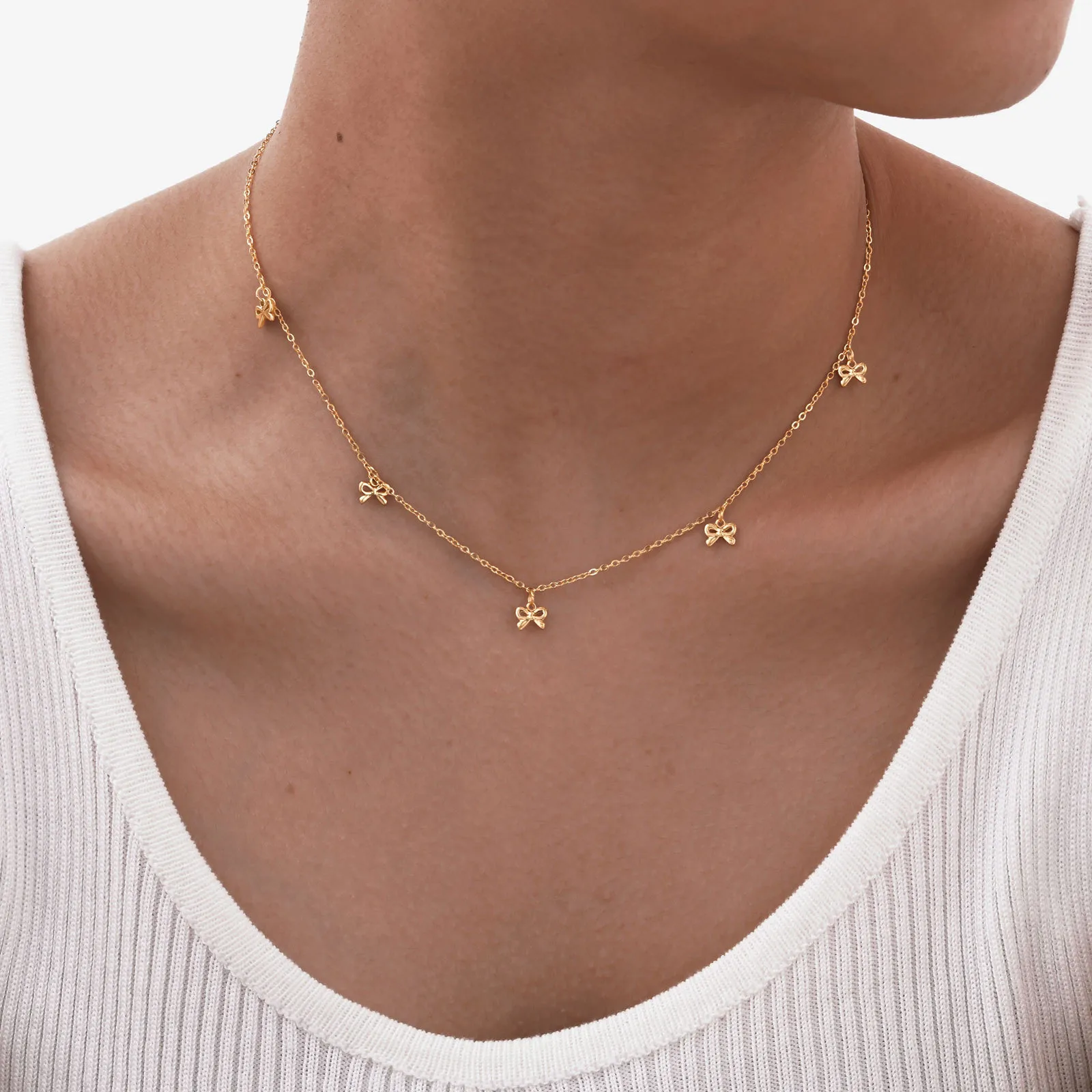 Simple Style Classic Style Solid Color 304 Stainless Steel 18K Gold Plated Women's Pendant Necklace display picture 4