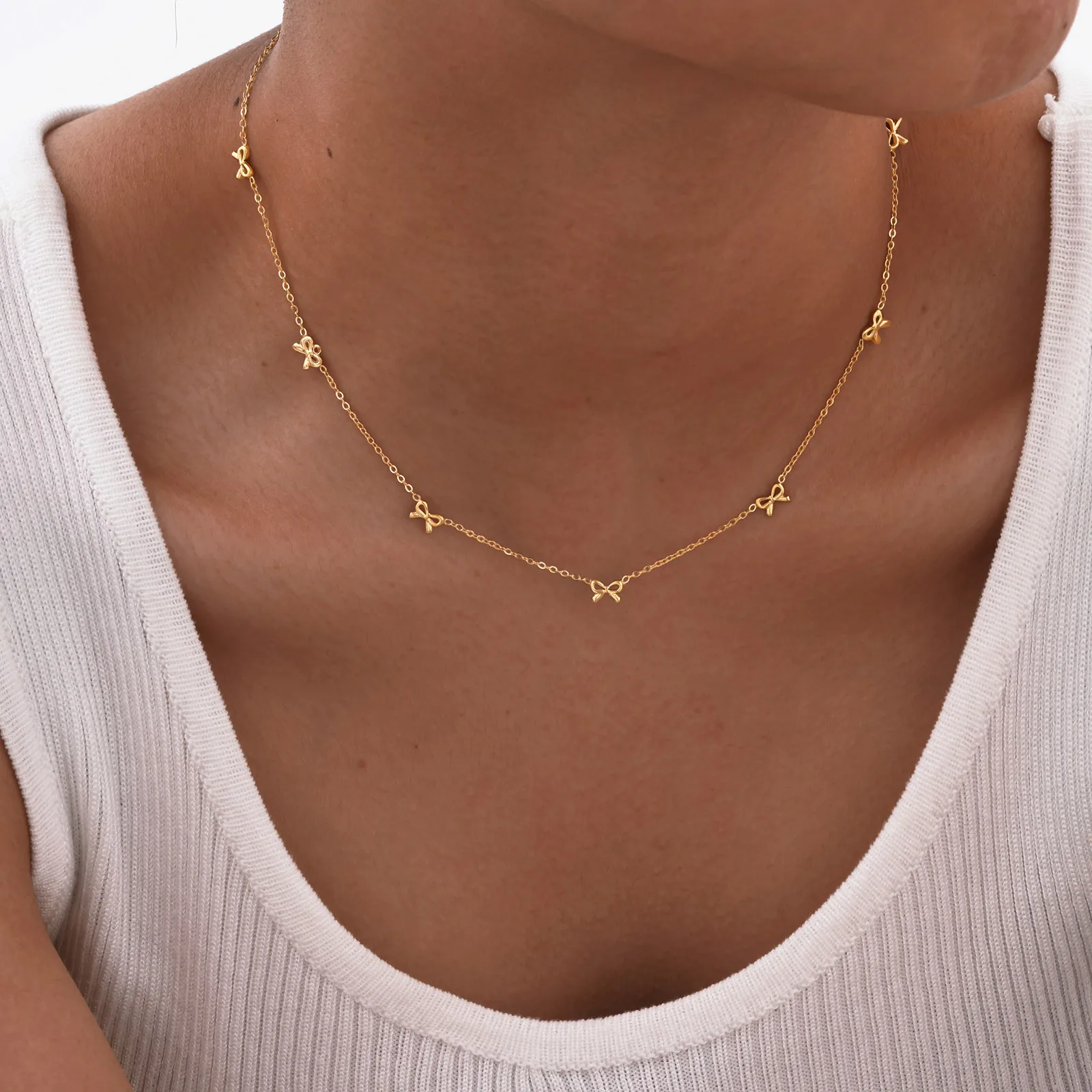 Simple Style Classic Style Solid Color 304 Stainless Steel 18K Gold Plated Women's Pendant Necklace display picture 8