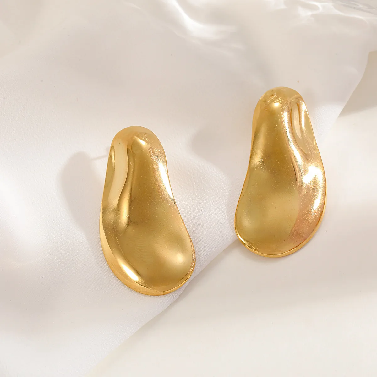1 Pair Retro Exaggerated Classic Style Irregular Geometric 304 Stainless Steel 18K Gold Plated Ear Studs display picture 2