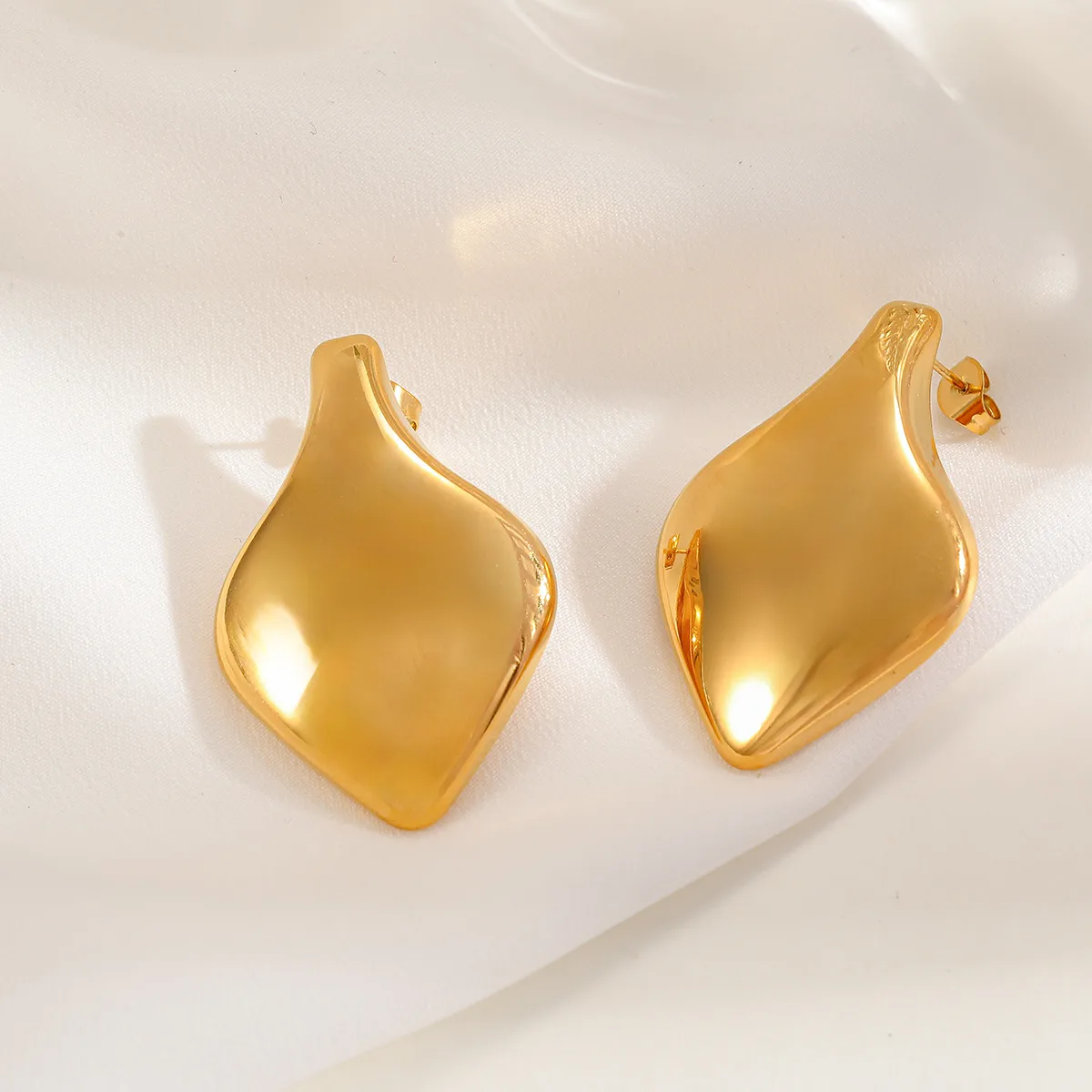1 Pair Retro Exaggerated Classic Style Irregular Geometric 304 Stainless Steel 18K Gold Plated Ear Studs display picture 4