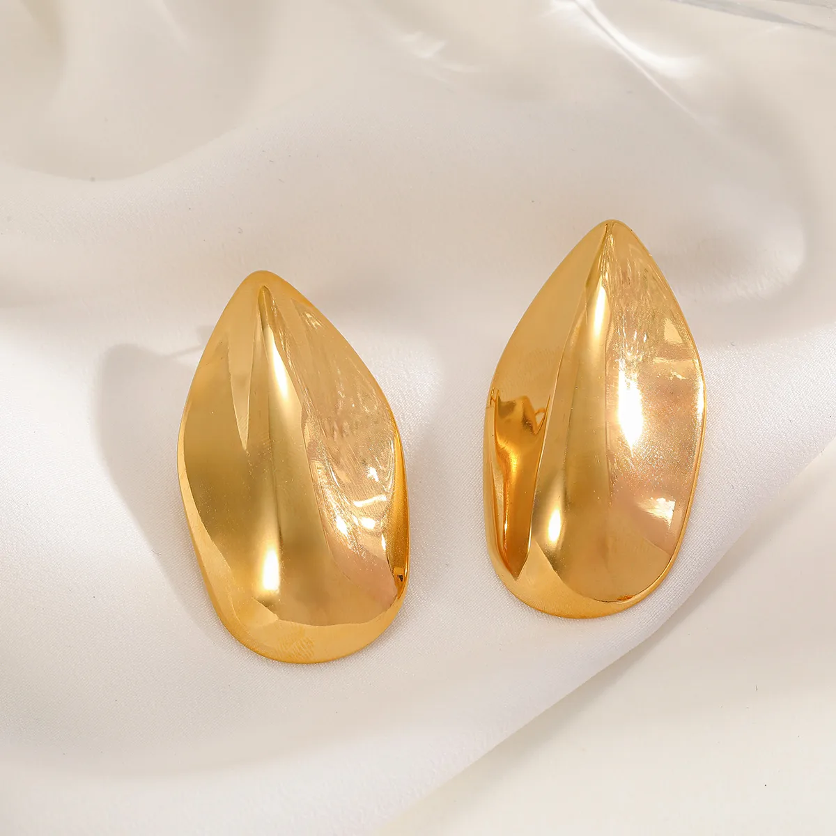1 Pair Retro Exaggerated Classic Style Irregular Geometric 304 Stainless Steel 18K Gold Plated Ear Studs display picture 3