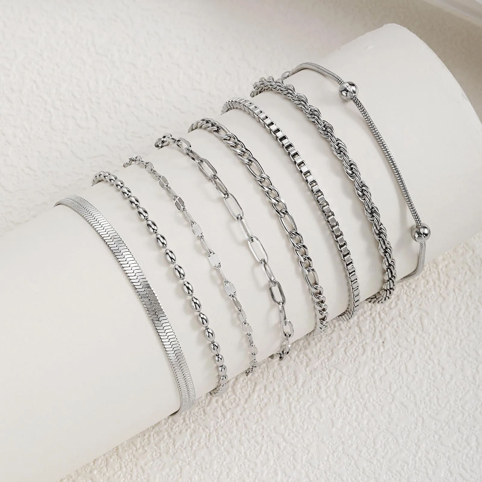 Simple Style Solid Color 201 Stainless Steel Women's Bracelets display picture 7