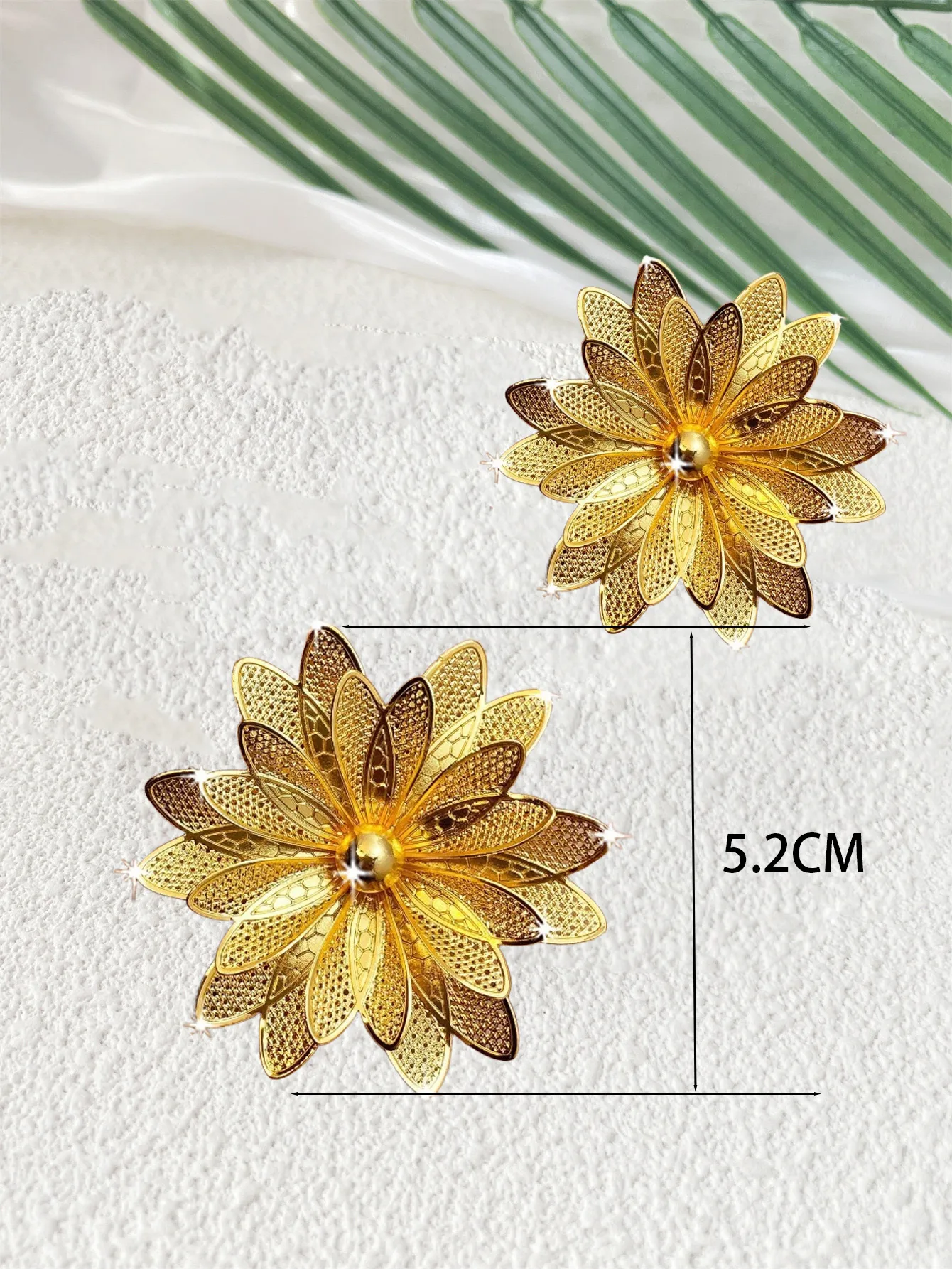1 Pair Elegant Vintage Style Flower Pleated Iron Drop Earrings display picture 1