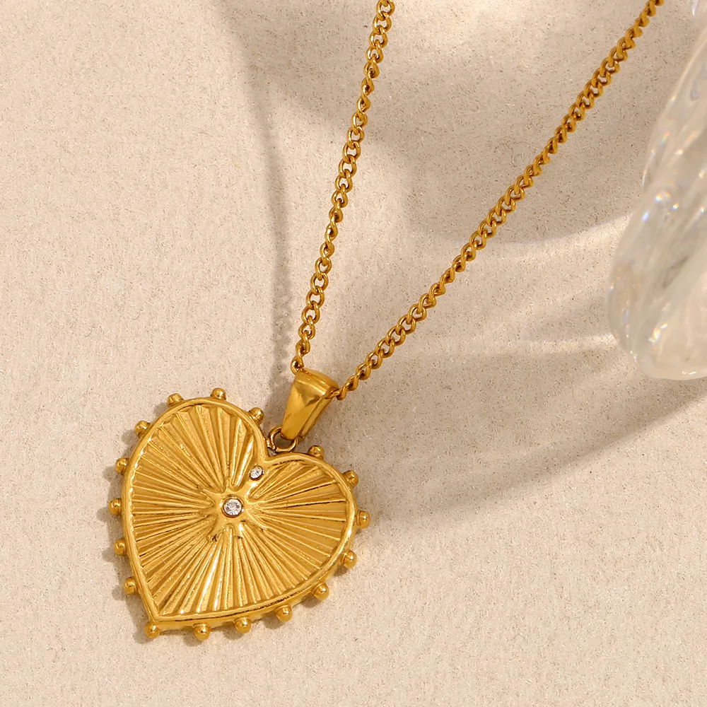 Retro Classic Style Heart Shape 304 Stainless Steel Plating 18K Gold Plated Women's Pendant Necklace display picture 3