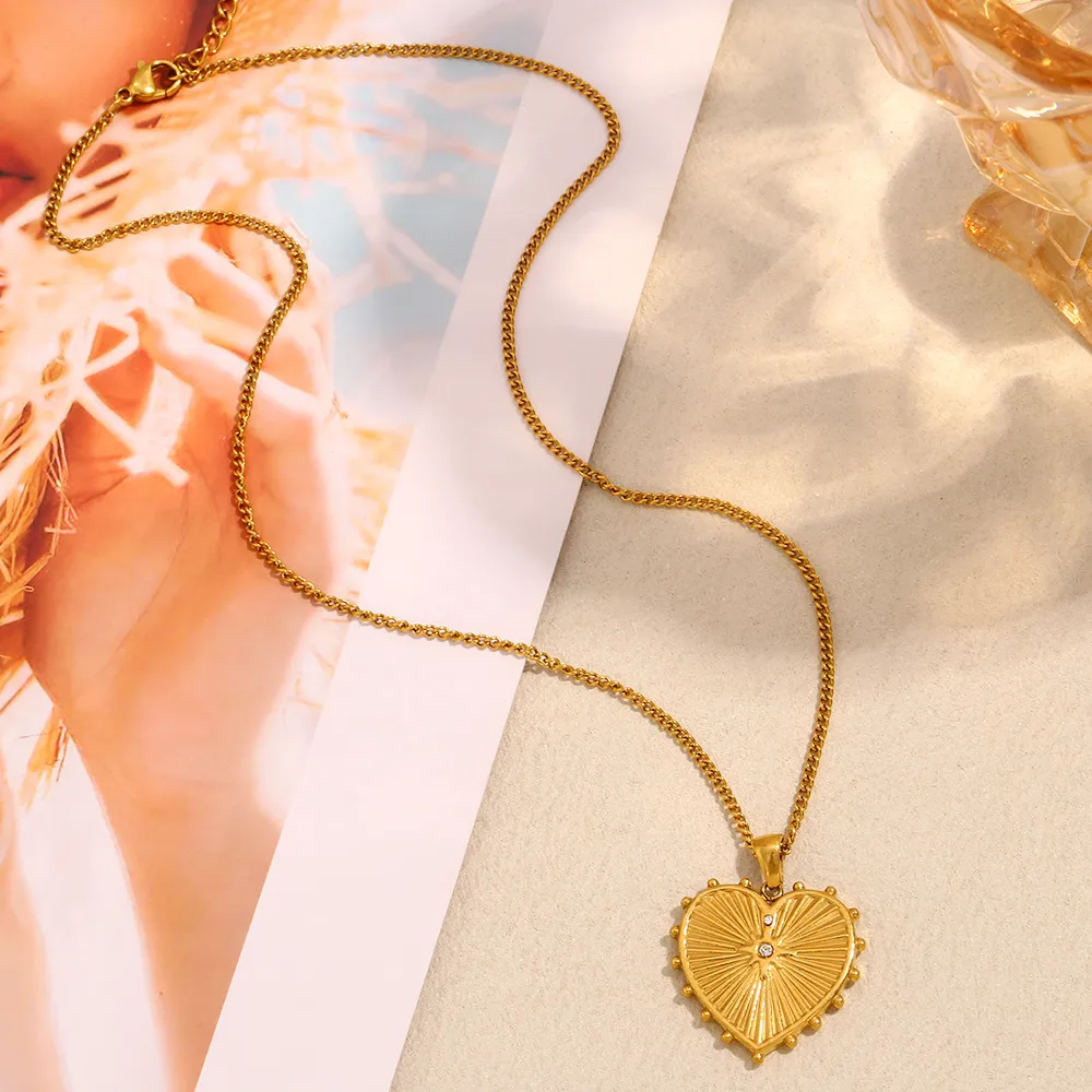 Retro Classic Style Heart Shape 304 Stainless Steel Plating 18K Gold Plated Women's Pendant Necklace display picture 5