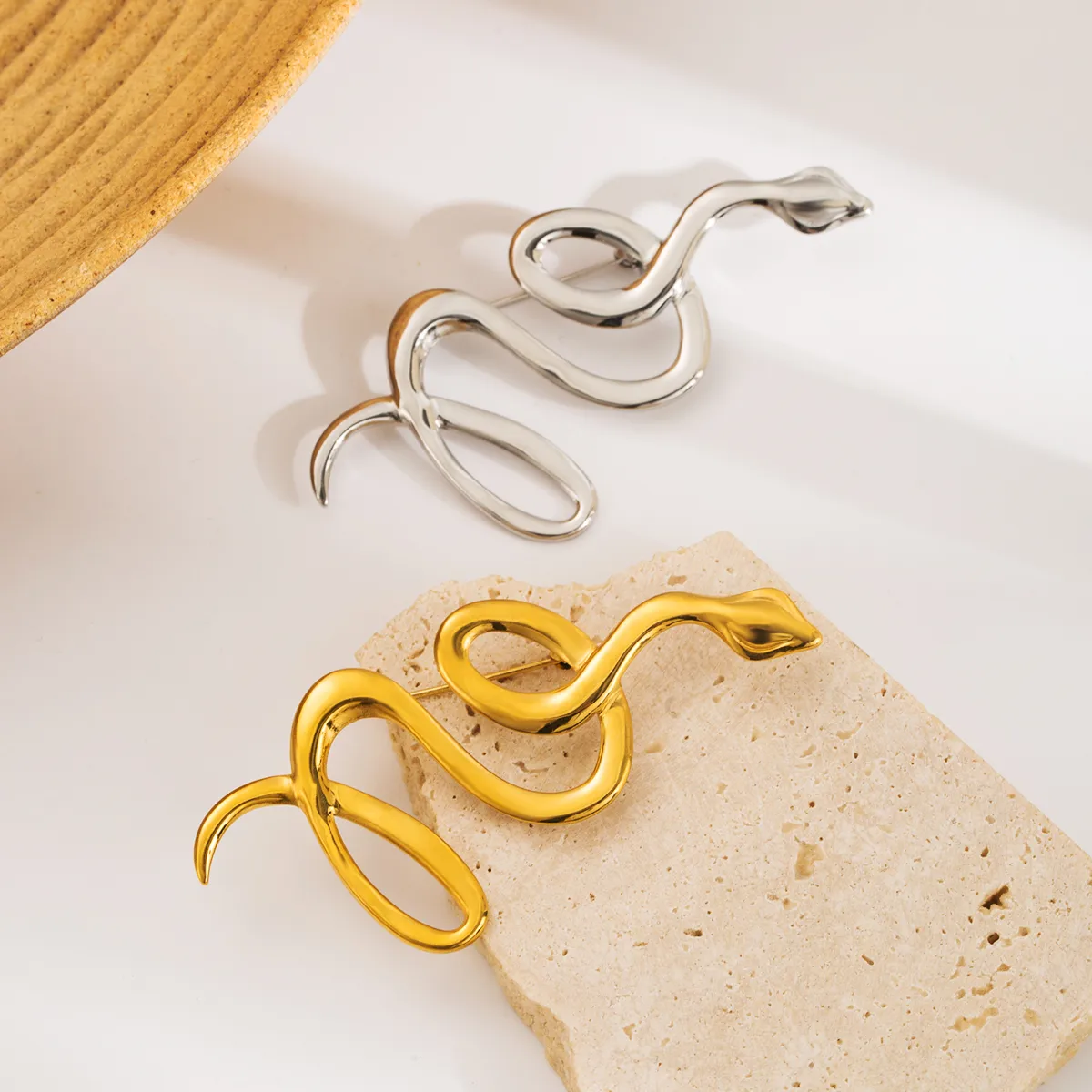 Simple Style Snake Stainless Steel Unisex Brooches display picture 4