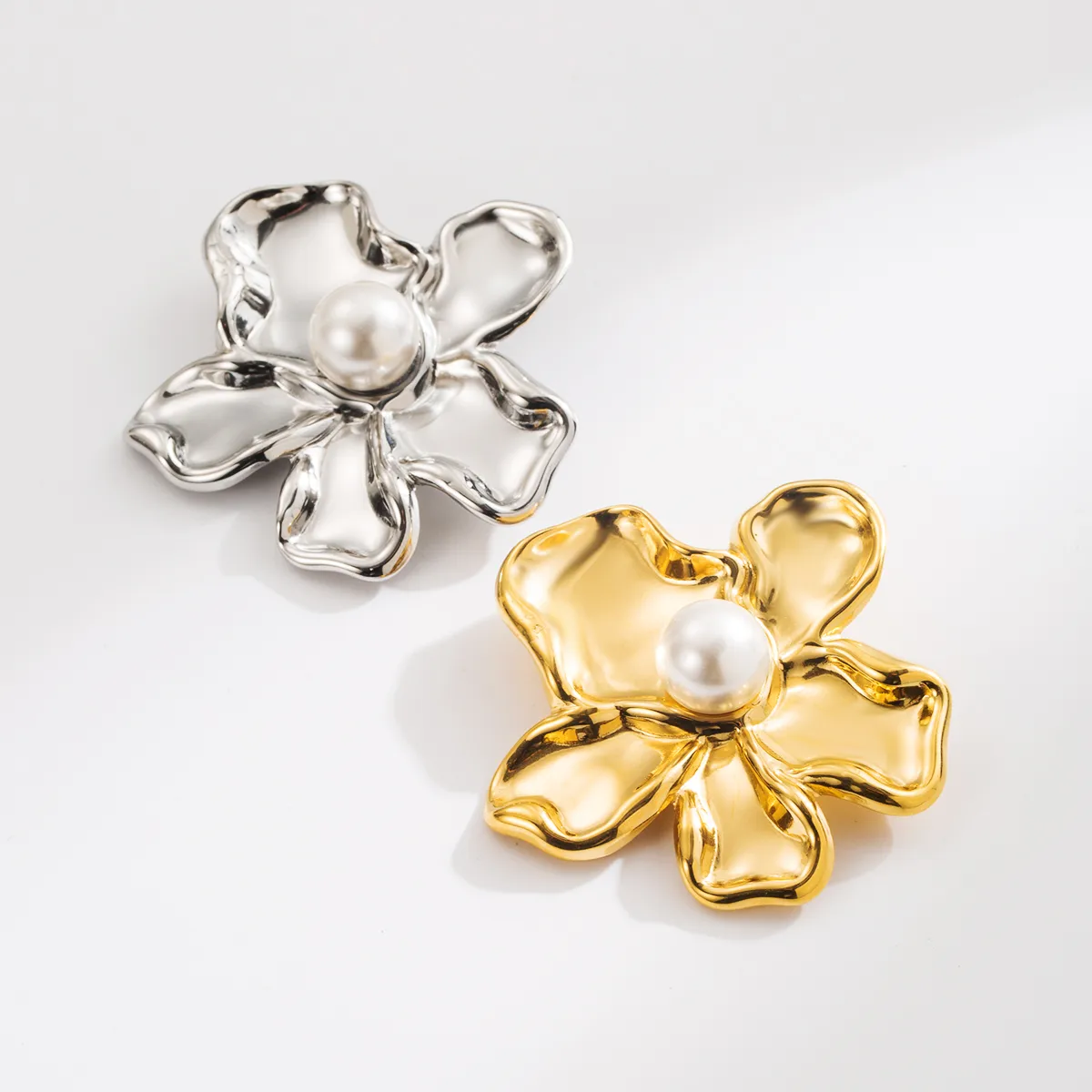 Elegant Flower 304 Stainless Steel Imitation Pearl Plating Women's Brooches display picture 1