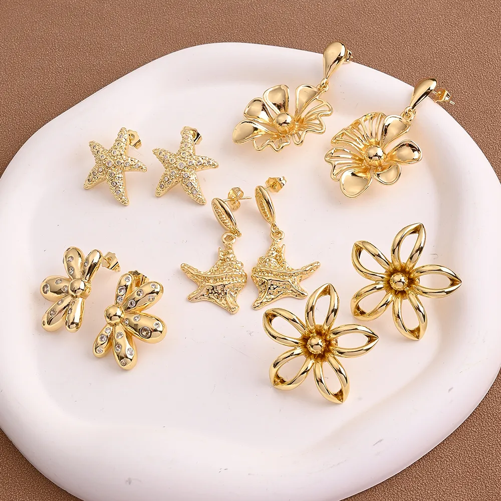 1 Pair/Package Casual Marine Style Modern Style Starfish Flower Polishing Plating Copper Zircon 18K Gold Plated Earrings display picture 1