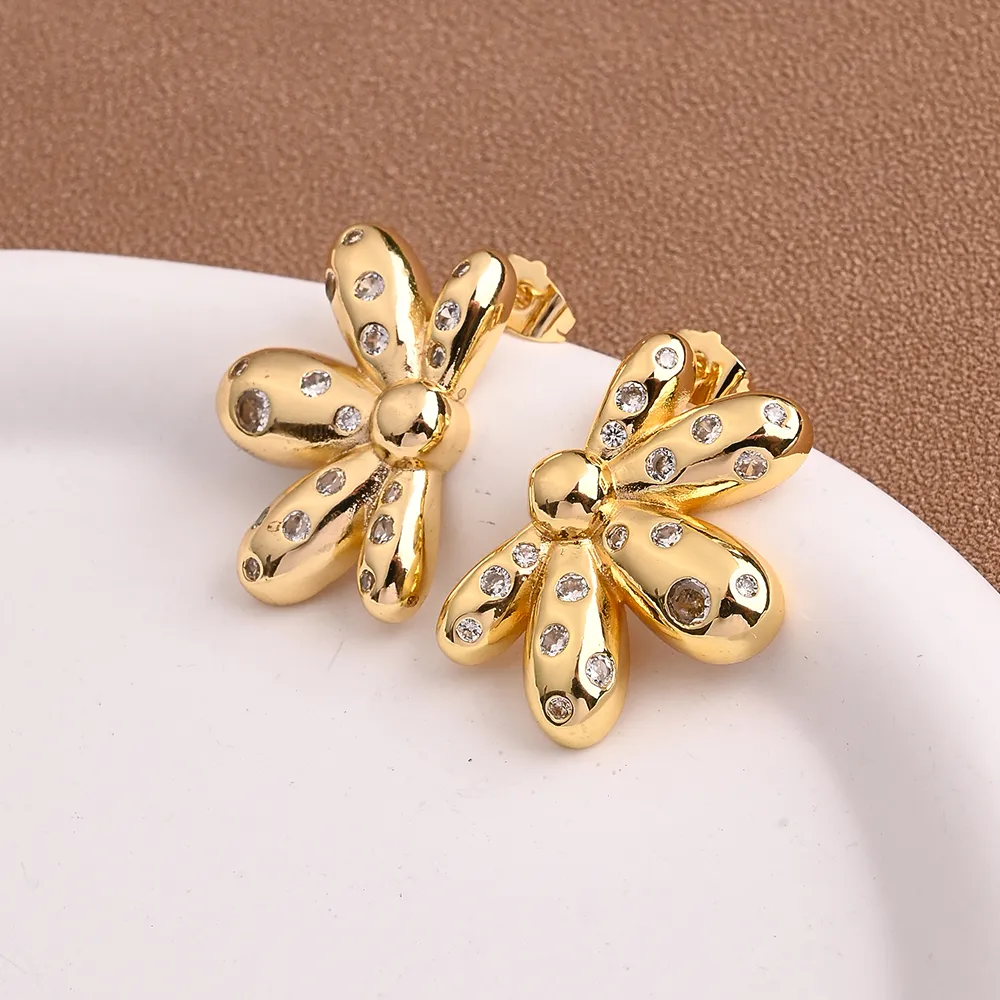 1 Pair/Package Casual Marine Style Modern Style Starfish Flower Polishing Plating Copper Zircon 18K Gold Plated Earrings display picture 5