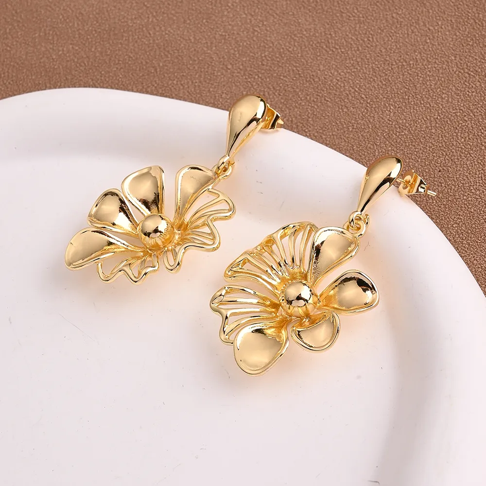 1 Pair/Package Casual Marine Style Modern Style Starfish Flower Polishing Plating Copper Zircon 18K Gold Plated Earrings display picture 6