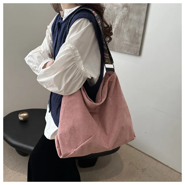 Women's Large Corduroy Solid Color Streetwear Sewing Thread Square Zipper Tote Bag display picture 4