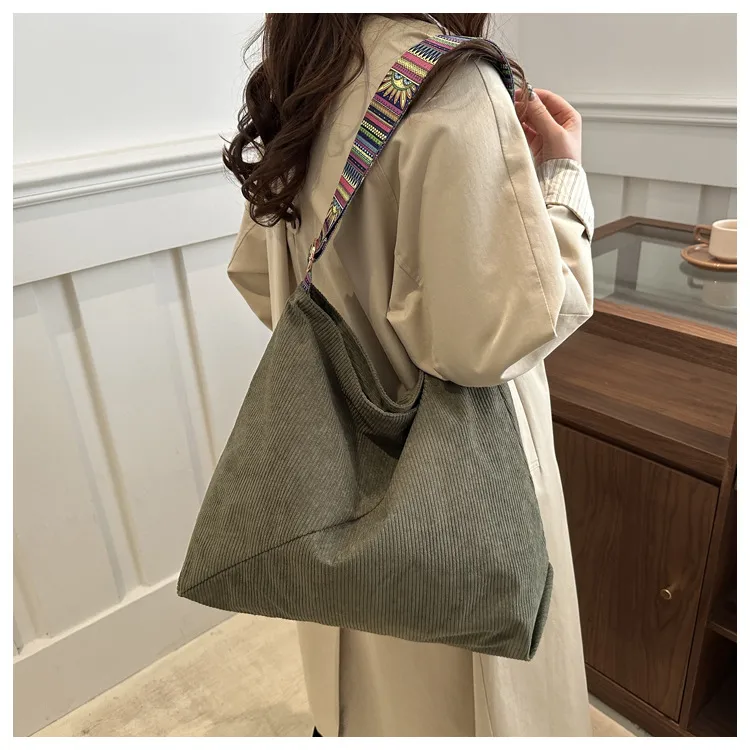 Women's Large Corduroy Solid Color Streetwear Sewing Thread Square Zipper Tote Bag display picture 9