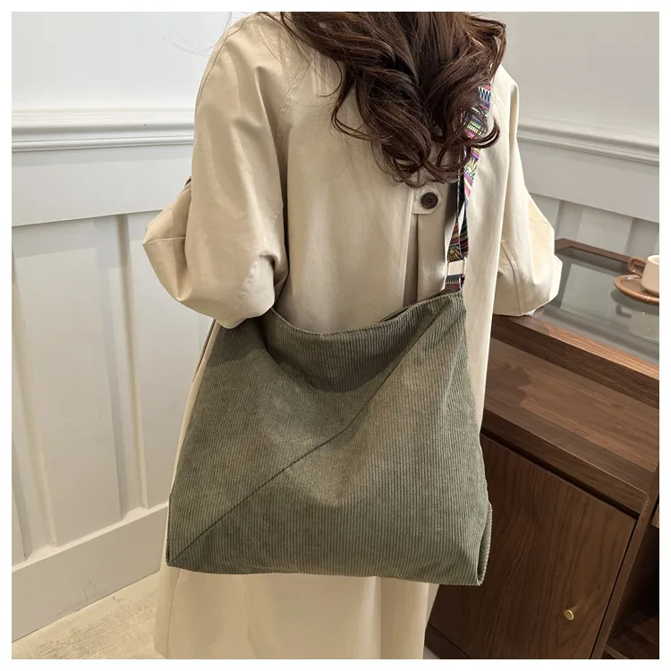 Women's Large Corduroy Solid Color Streetwear Sewing Thread Square Zipper Tote Bag display picture 10