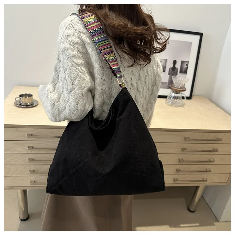 Women's Large Corduroy Solid Color Streetwear Sewing Thread Square Zipper Tote Bag display picture 11