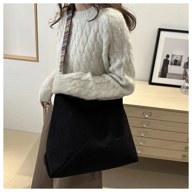 Women's Large Corduroy Solid Color Streetwear Sewing Thread Square Zipper Tote Bag display picture 12