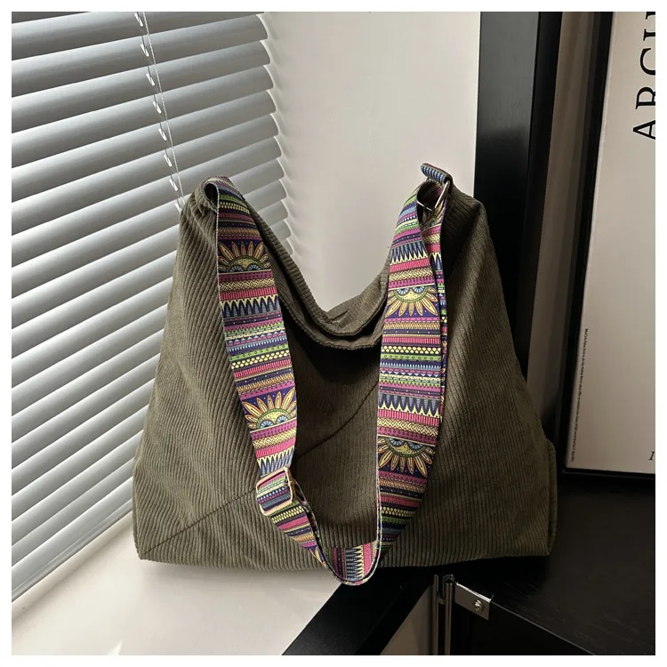 Women's Large Corduroy Solid Color Streetwear Sewing Thread Square Zipper Tote Bag display picture 14