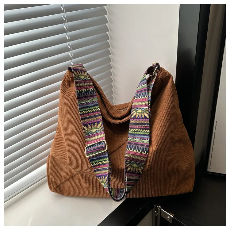 Women's Large Corduroy Solid Color Streetwear Sewing Thread Square Zipper Tote Bag display picture 17