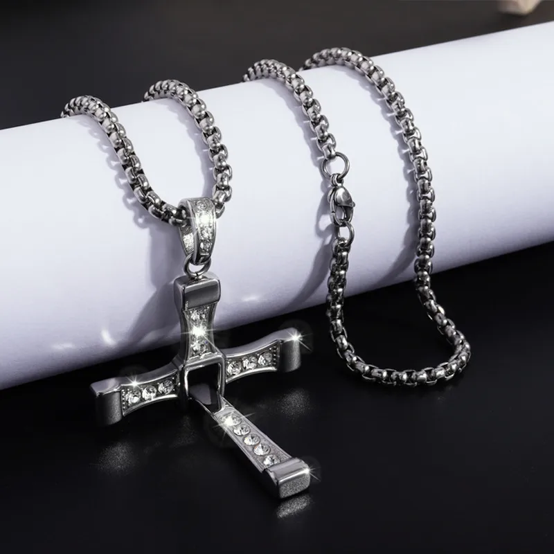 New Hot Fashion Personality Hip Hop Stainless Steel Diamond Cross Pendant Necklace High-end All-match Jewelry display picture 3